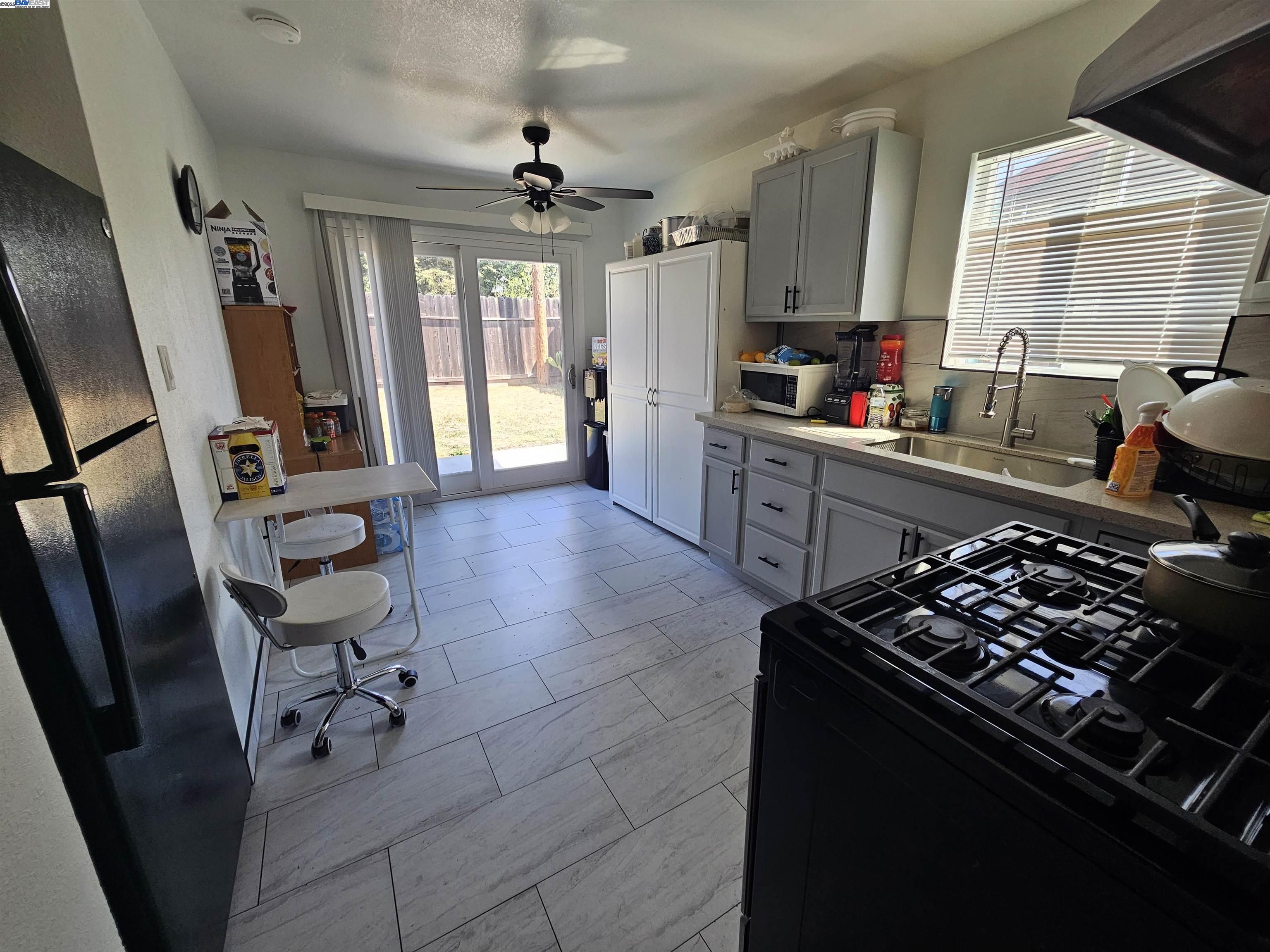 Detail Gallery Image 4 of 15 For 2117 Celeste Dr, Modesto,  CA 95355 - – Beds | – Baths