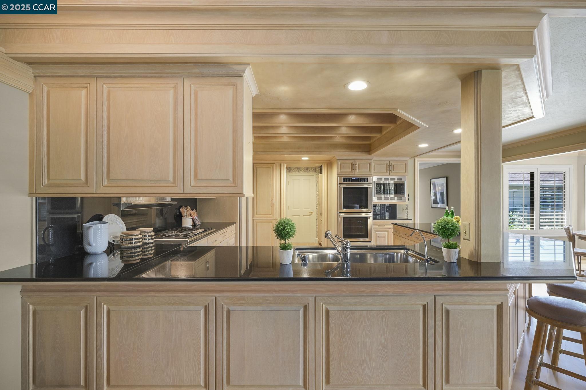 Detail Gallery Image 15 of 54 For 738 Mandarin Ln, Walnut Creek,  CA 94598 - 3 Beds | 3/1 Baths