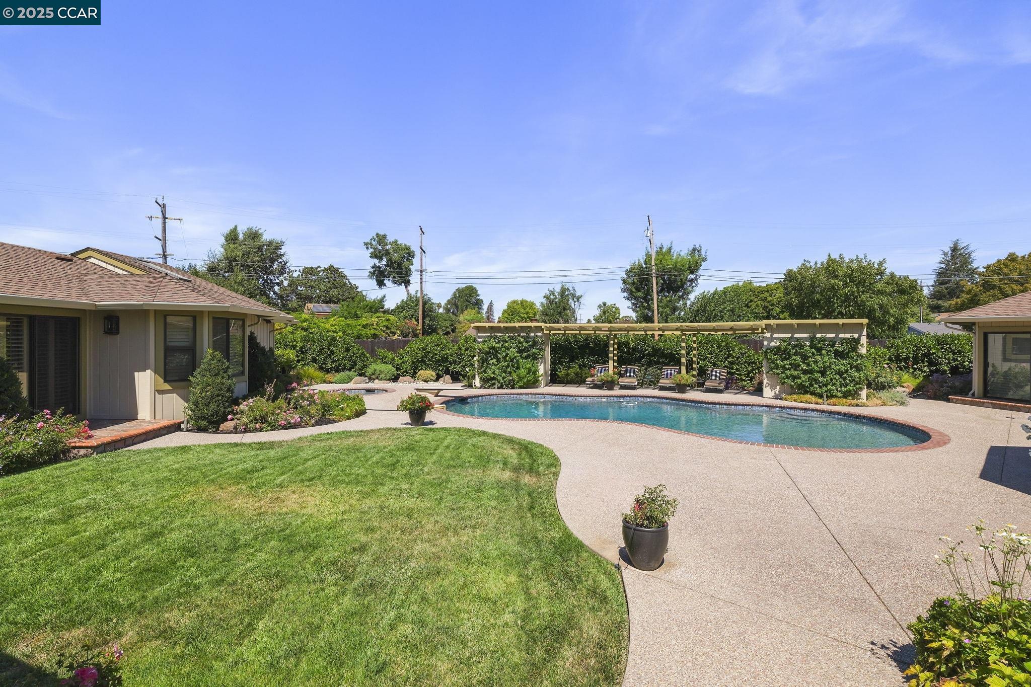 Detail Gallery Image 42 of 54 For 738 Mandarin Ln, Walnut Creek,  CA 94598 - 3 Beds | 3/1 Baths