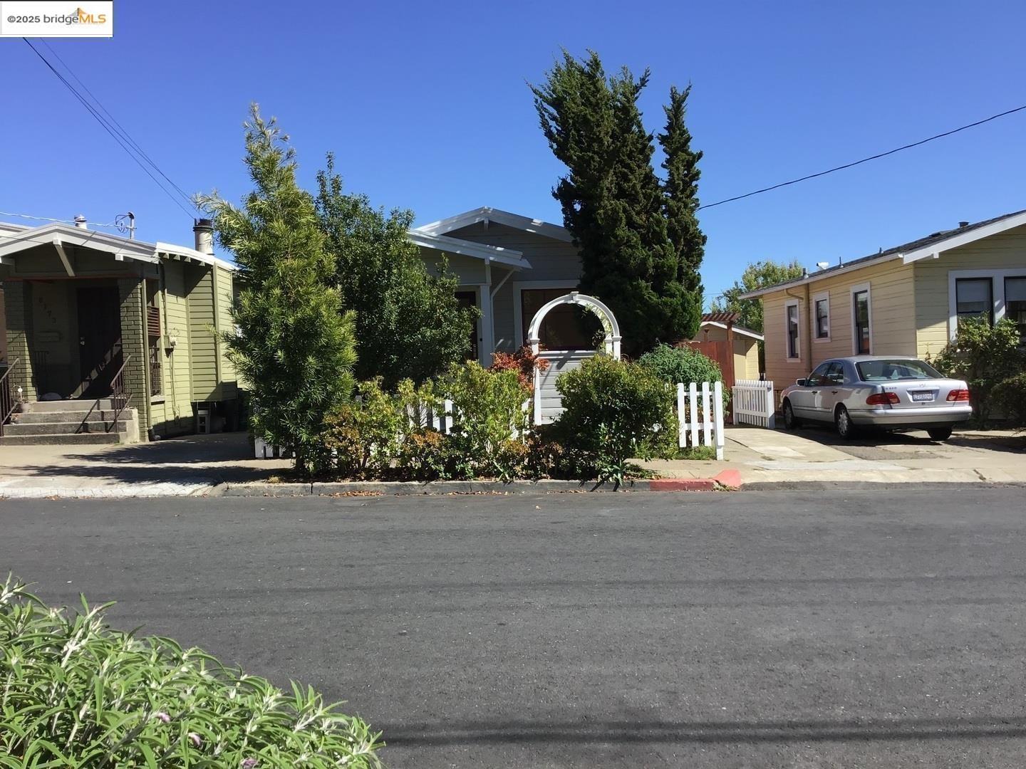 Detail Gallery Image 3 of 8 For 3712 Patterson Avenue, Oakland,  CA 94619 - 2 Beds | 1 Baths
