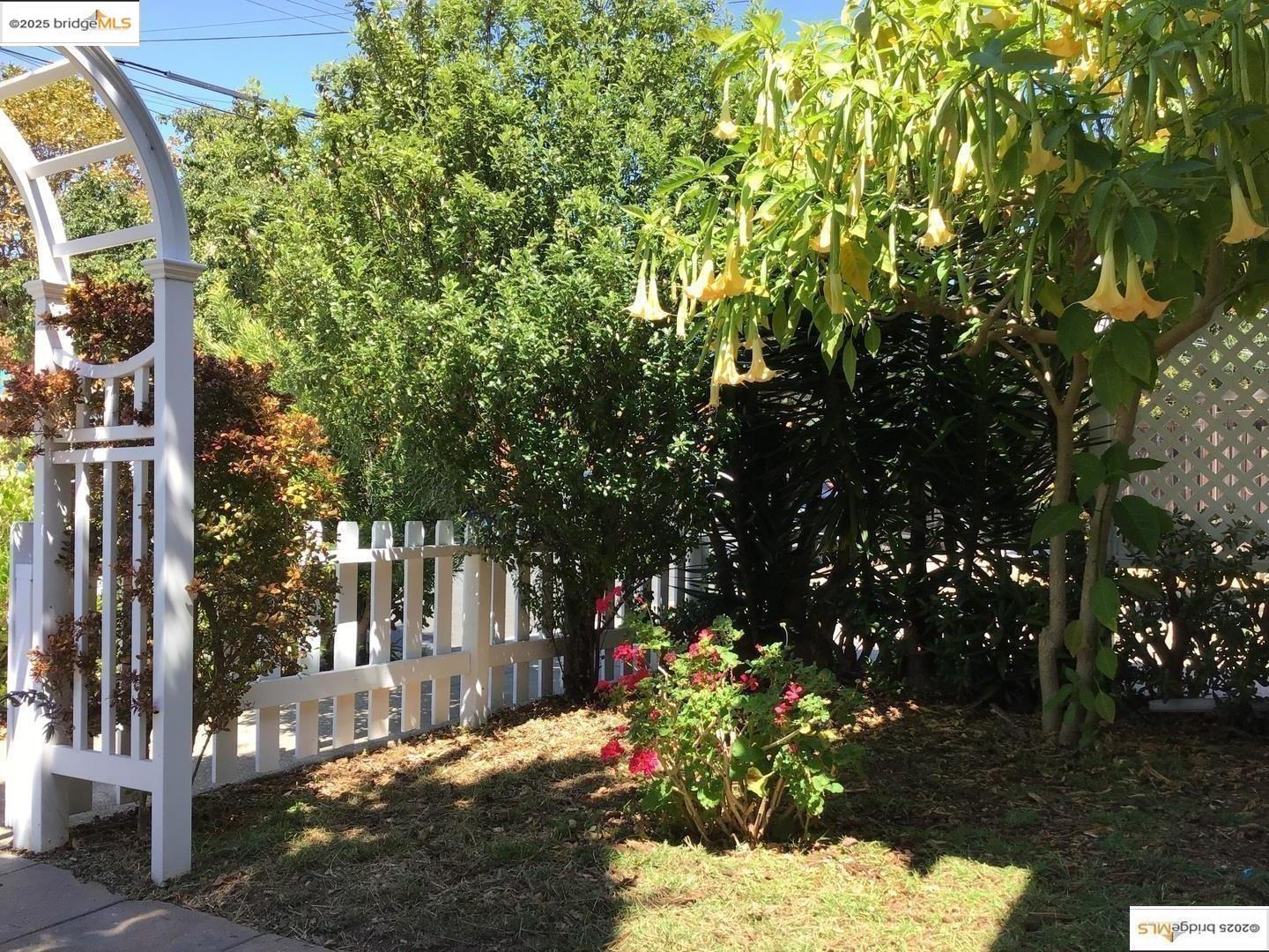 Detail Gallery Image 7 of 8 For 3712 Patterson Avenue, Oakland,  CA 94619 - 2 Beds | 1 Baths