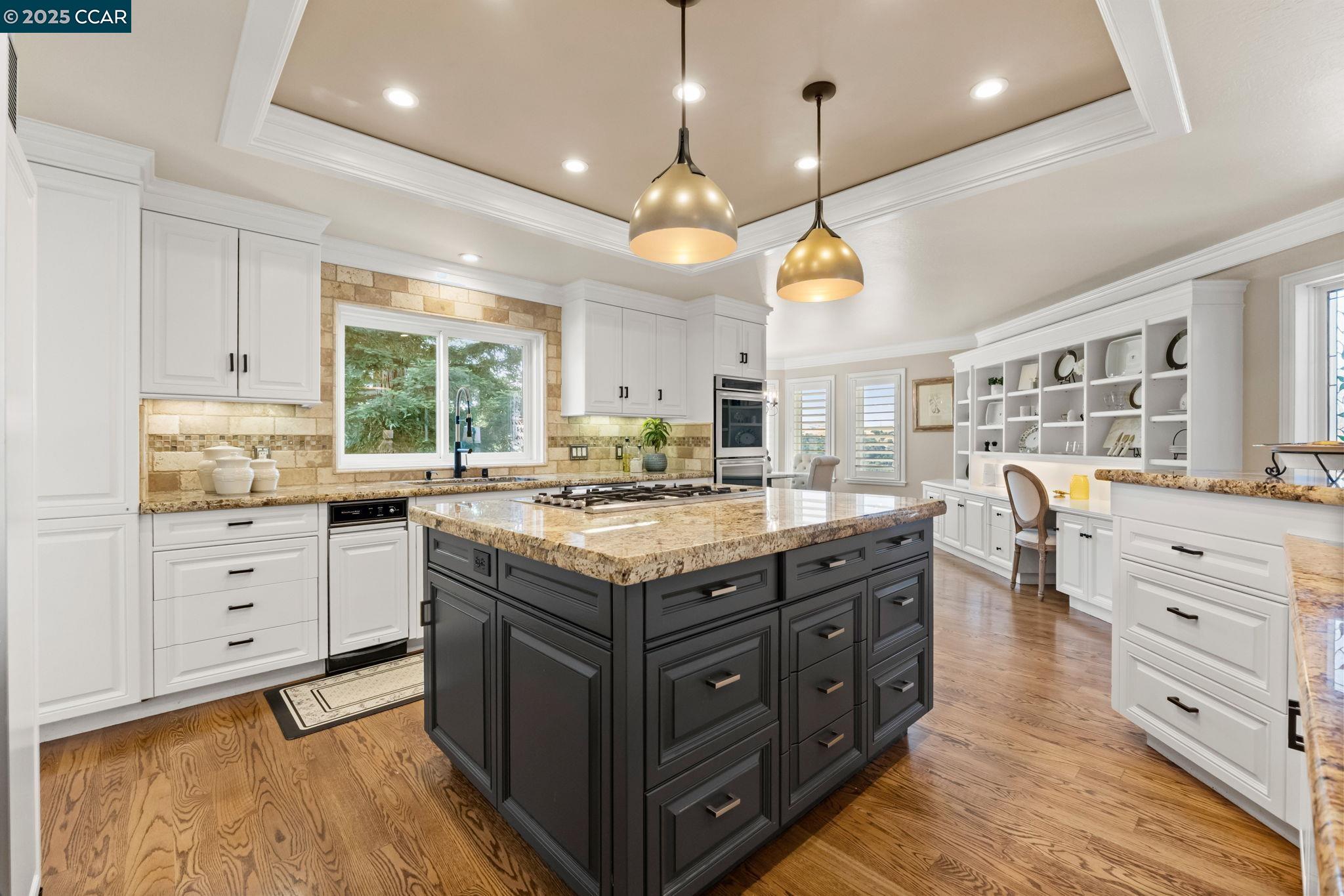 Detail Gallery Image 10 of 58 For 4860 Venner Rd, Martinez,  CA 94553 - 5 Beds | 3/1 Baths