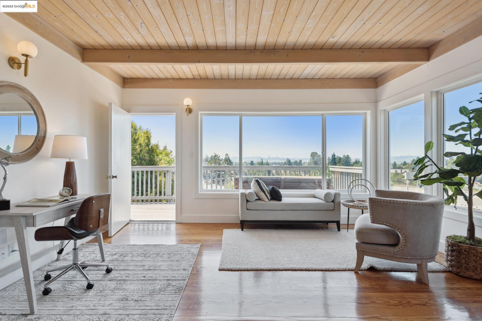 Detail Gallery Image 11 of 55 For 6189 Margarido Drive, Oakland,  CA 94618 - 3 Beds | 2/1 Baths