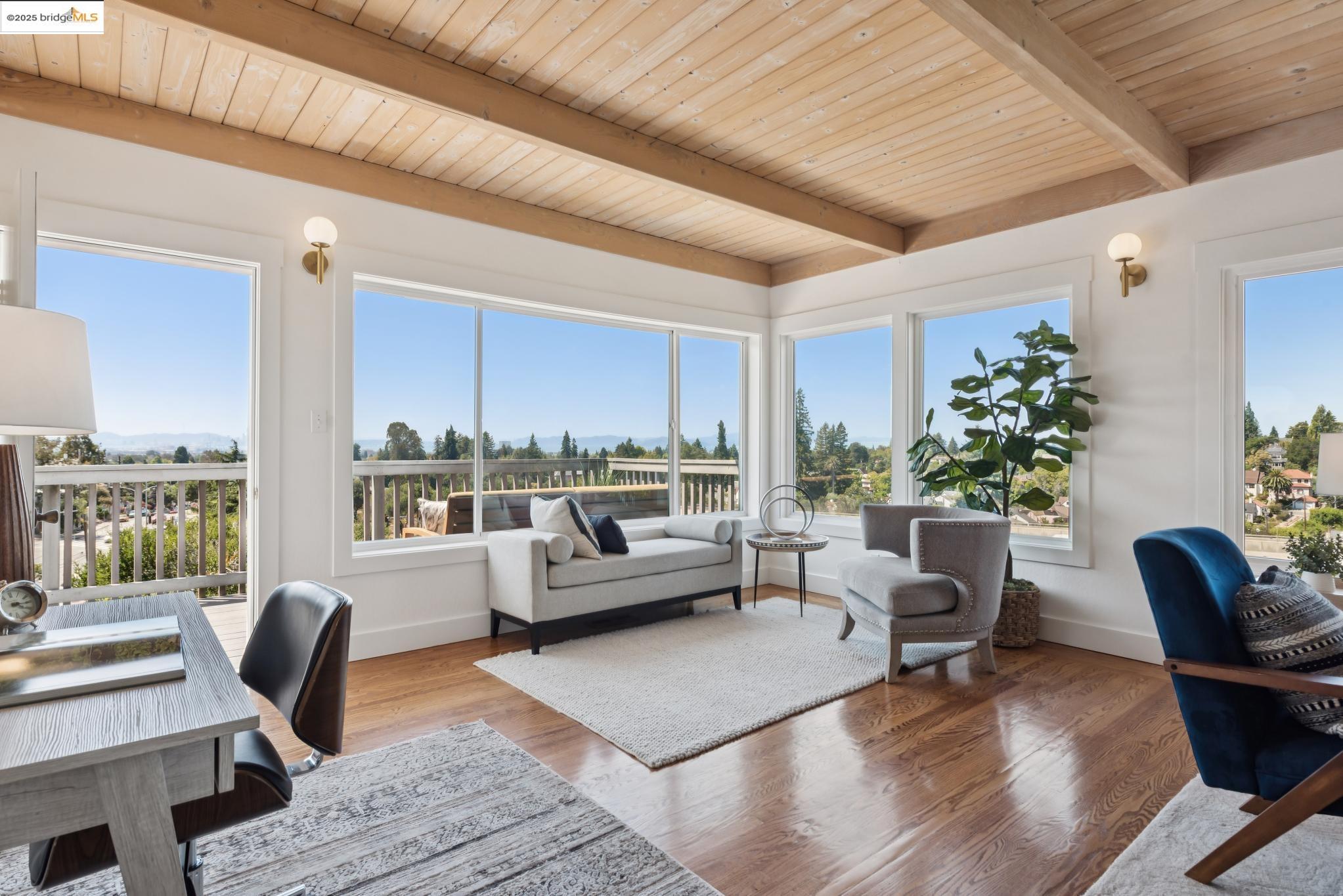 Detail Gallery Image 12 of 55 For 6189 Margarido Drive, Oakland,  CA 94618 - 3 Beds | 2/1 Baths