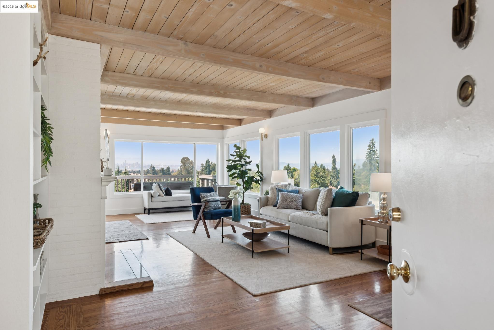 Detail Gallery Image 3 of 55 For 6189 Margarido Drive, Oakland,  CA 94618 - 3 Beds | 2/1 Baths
