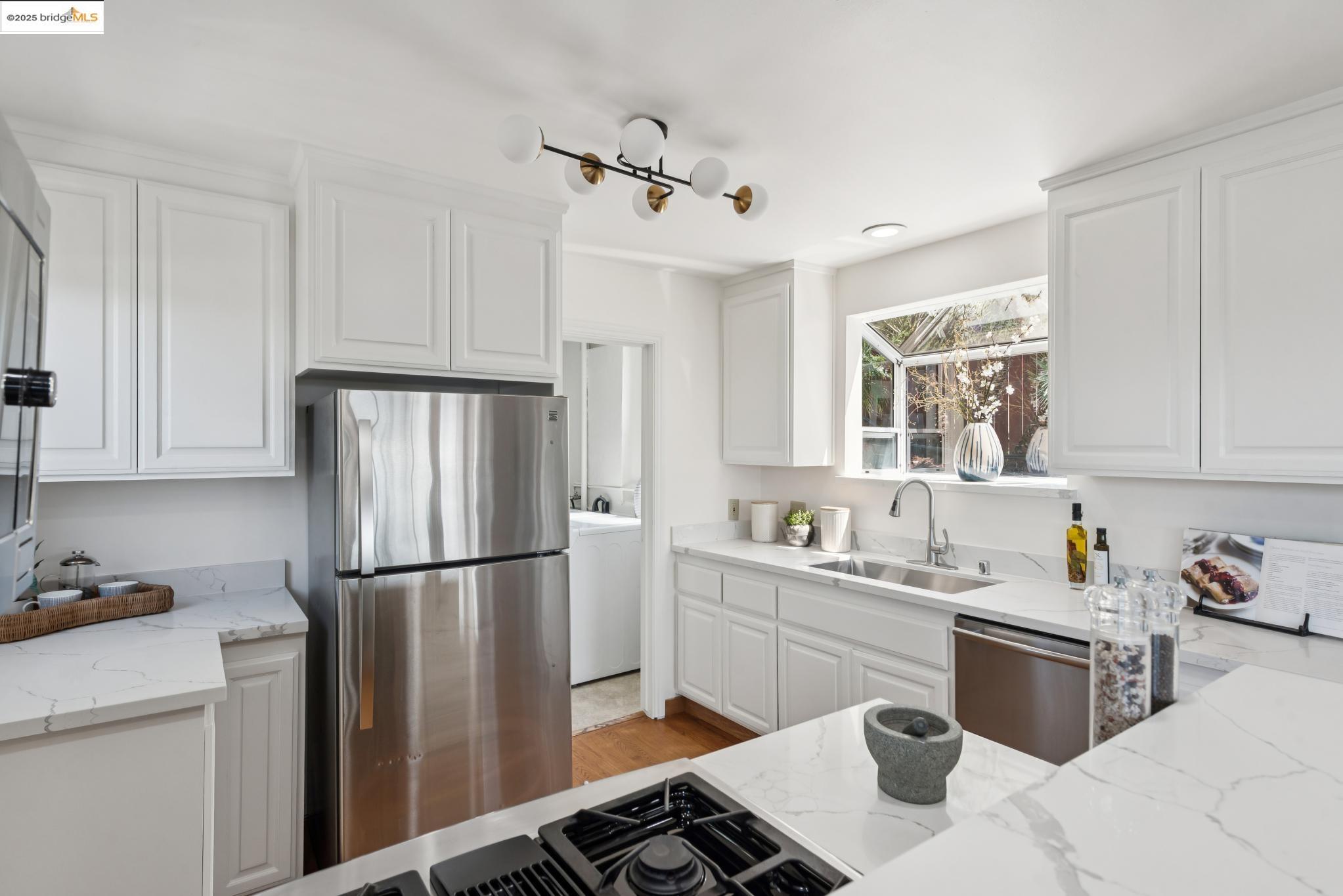 Detail Gallery Image 26 of 55 For 6189 Margarido Drive, Oakland,  CA 94618 - 3 Beds | 2/1 Baths