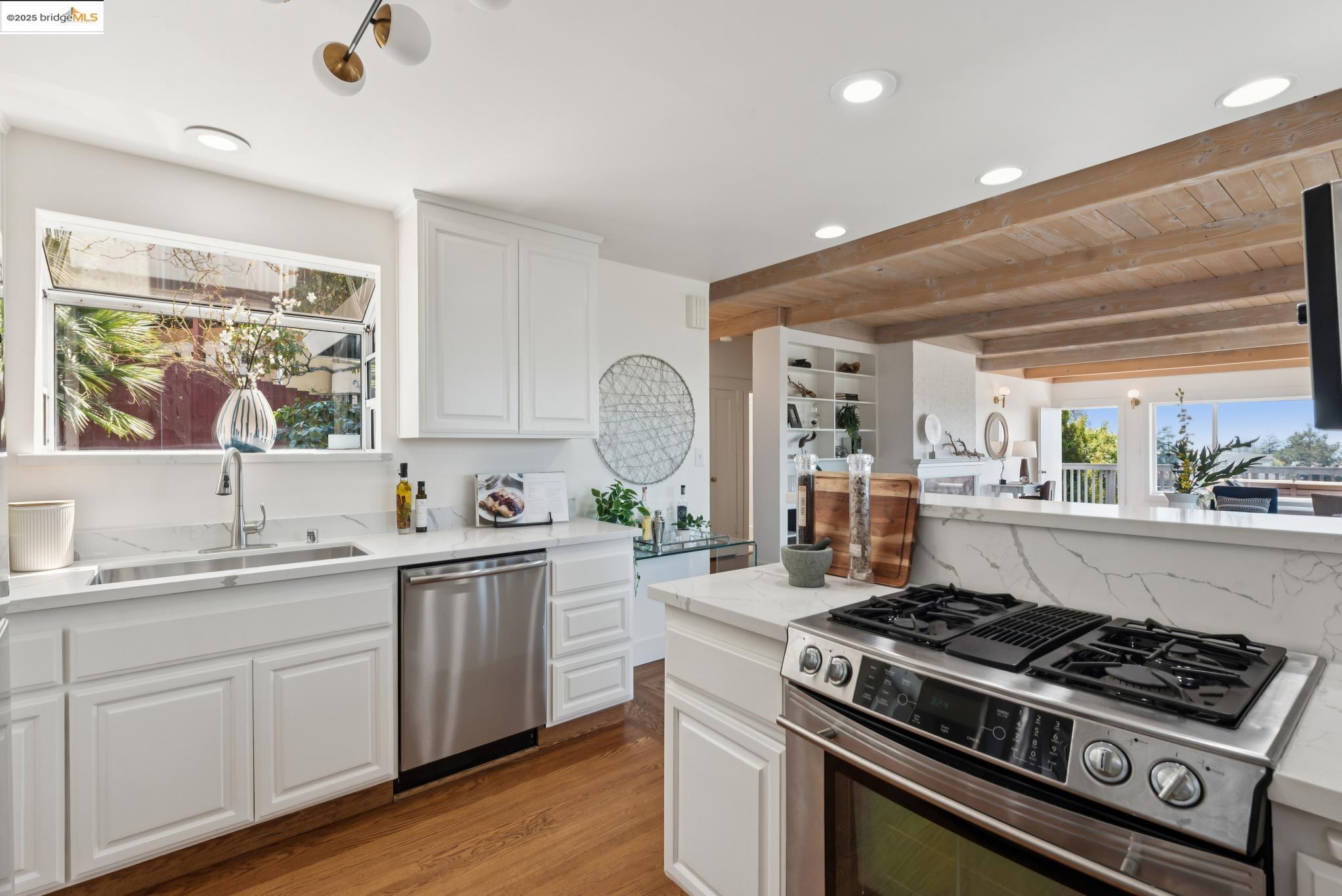 Detail Gallery Image 29 of 55 For 6189 Margarido Drive, Oakland,  CA 94618 - 3 Beds | 2/1 Baths