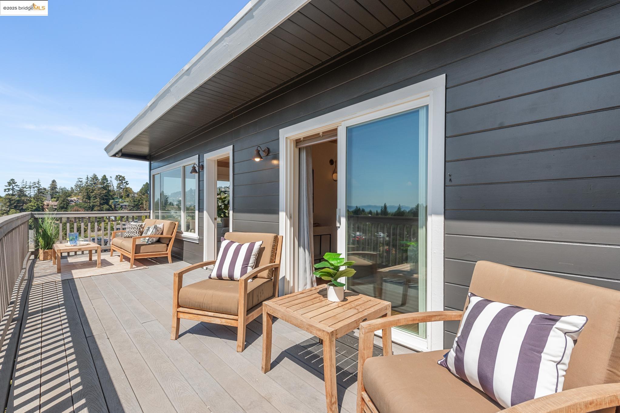 Detail Gallery Image 34 of 55 For 6189 Margarido Drive, Oakland,  CA 94618 - 3 Beds | 2/1 Baths