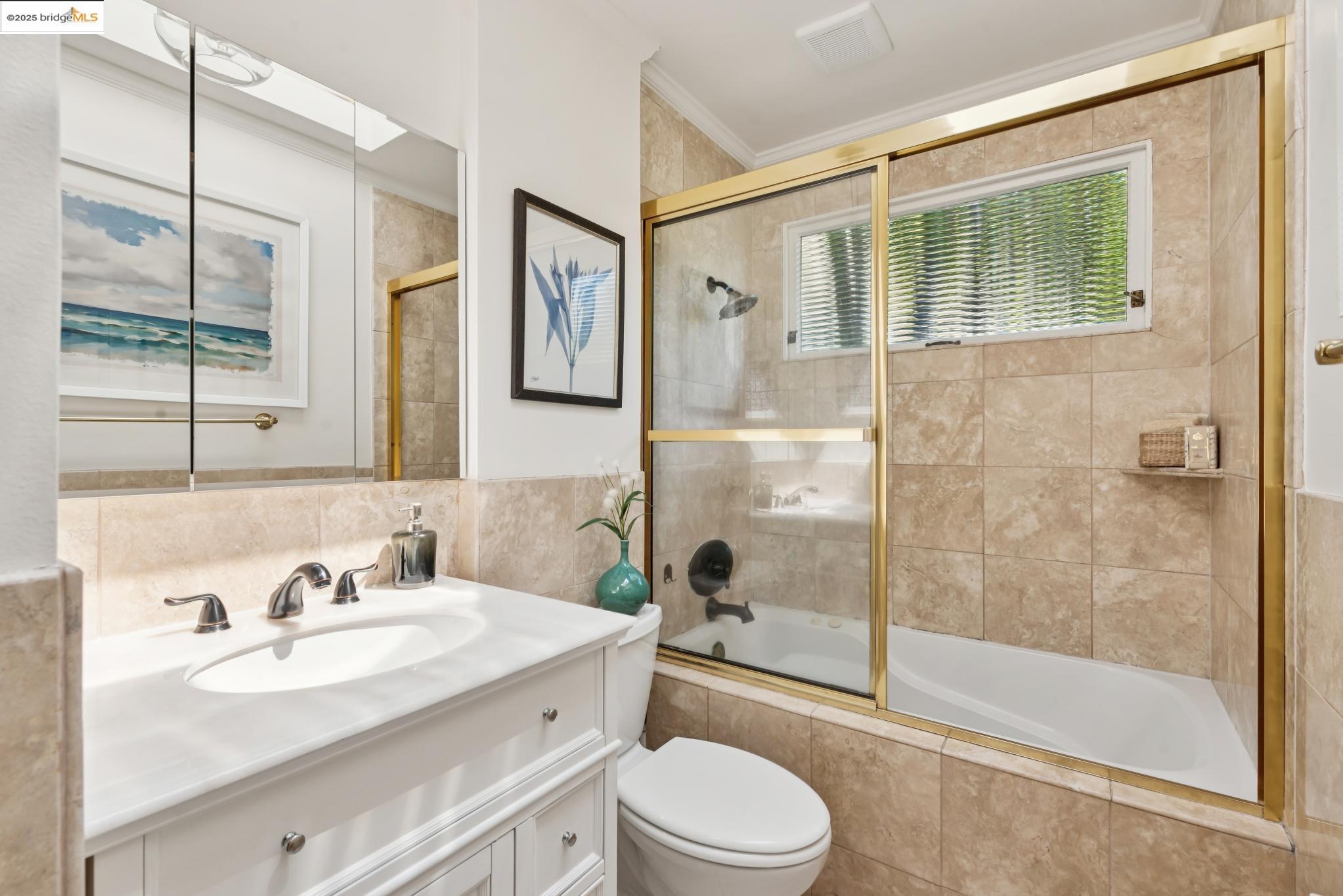 Detail Gallery Image 35 of 55 For 6189 Margarido Drive, Oakland,  CA 94618 - 3 Beds | 2/1 Baths