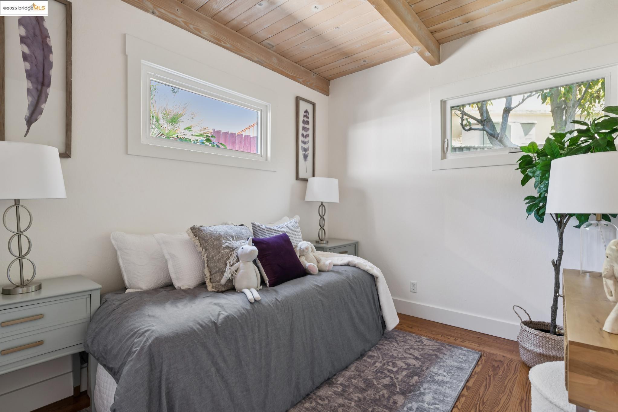 Detail Gallery Image 36 of 55 For 6189 Margarido Drive, Oakland,  CA 94618 - 3 Beds | 2/1 Baths