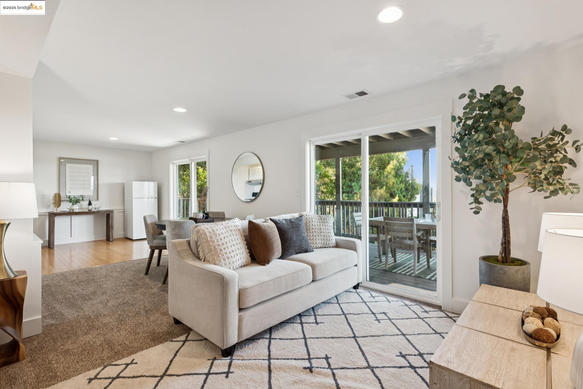 Detail Gallery Image 39 of 55 For 6189 Margarido Drive, Oakland,  CA 94618 - 3 Beds | 2/1 Baths