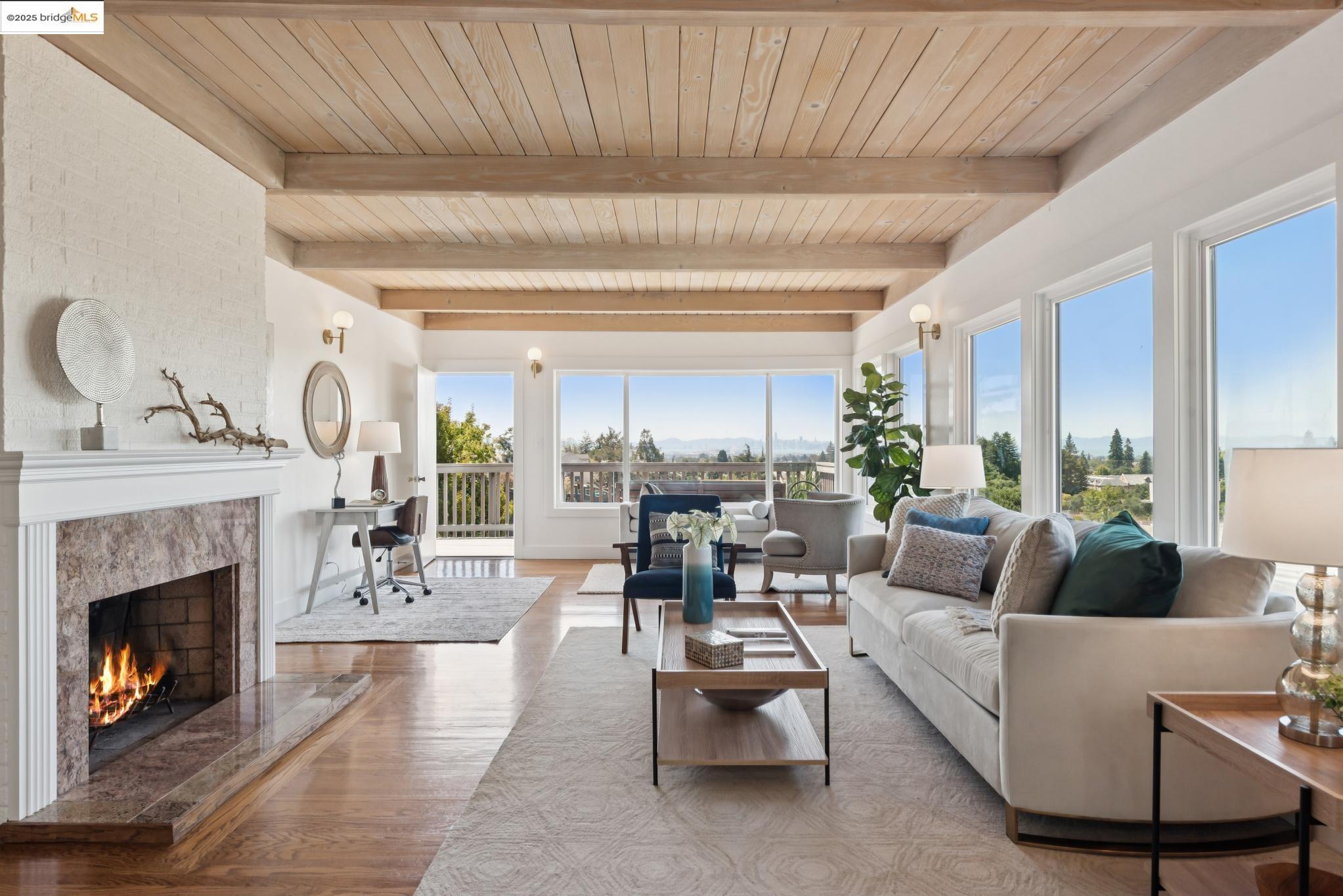 Detail Gallery Image 5 of 55 For 6189 Margarido Drive, Oakland,  CA 94618 - 3 Beds | 2/1 Baths
