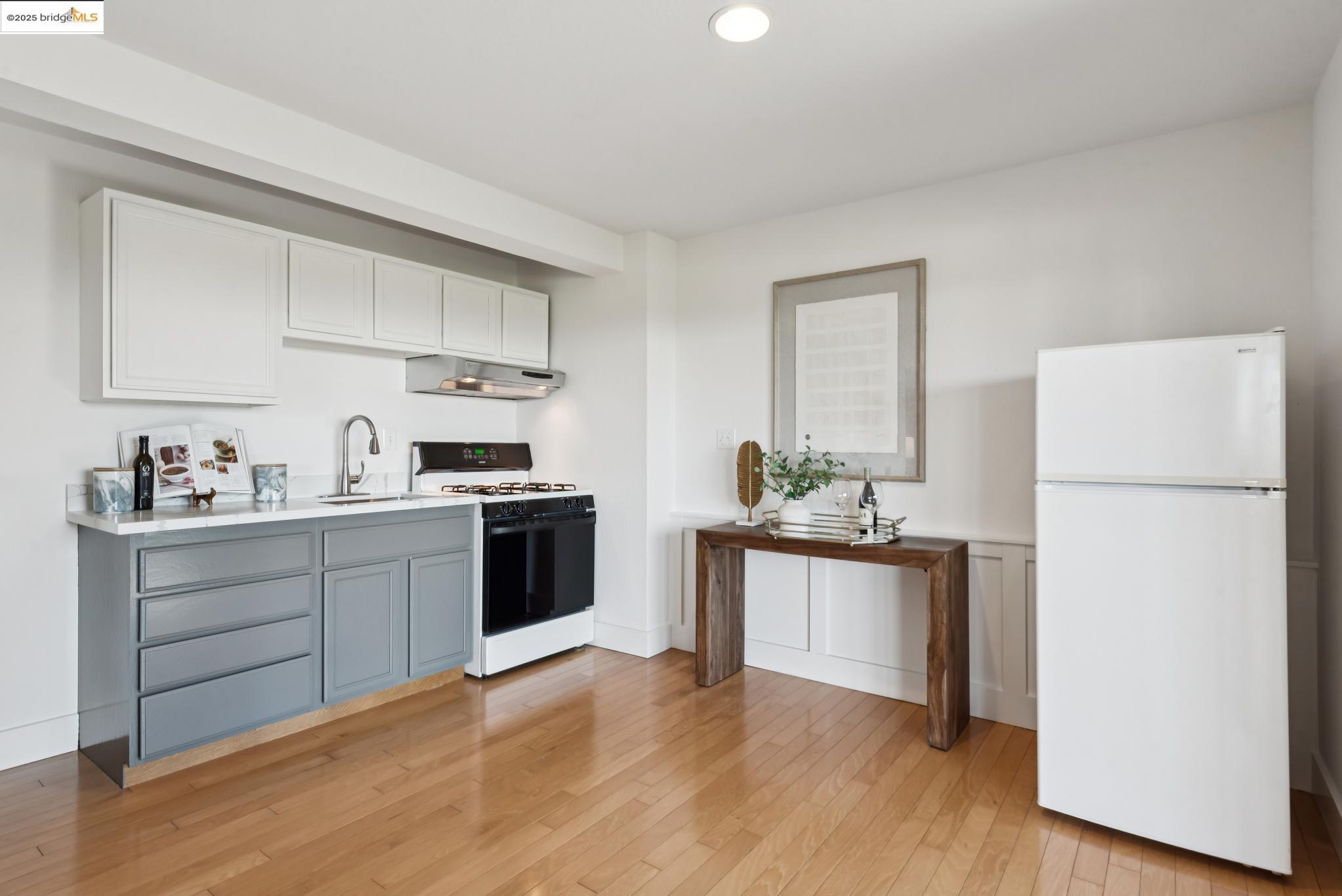 Detail Gallery Image 43 of 55 For 6189 Margarido Drive, Oakland,  CA 94618 - 3 Beds | 2/1 Baths