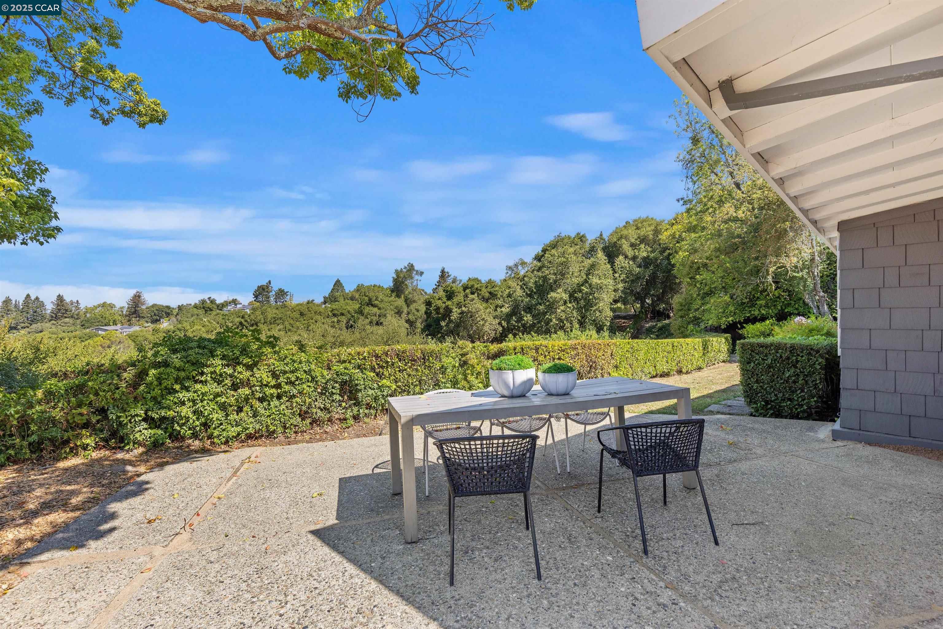 Detail Gallery Image 3 of 47 For 117 Estates Dr, Orinda,  CA 94563 - 4 Beds | 2 Baths