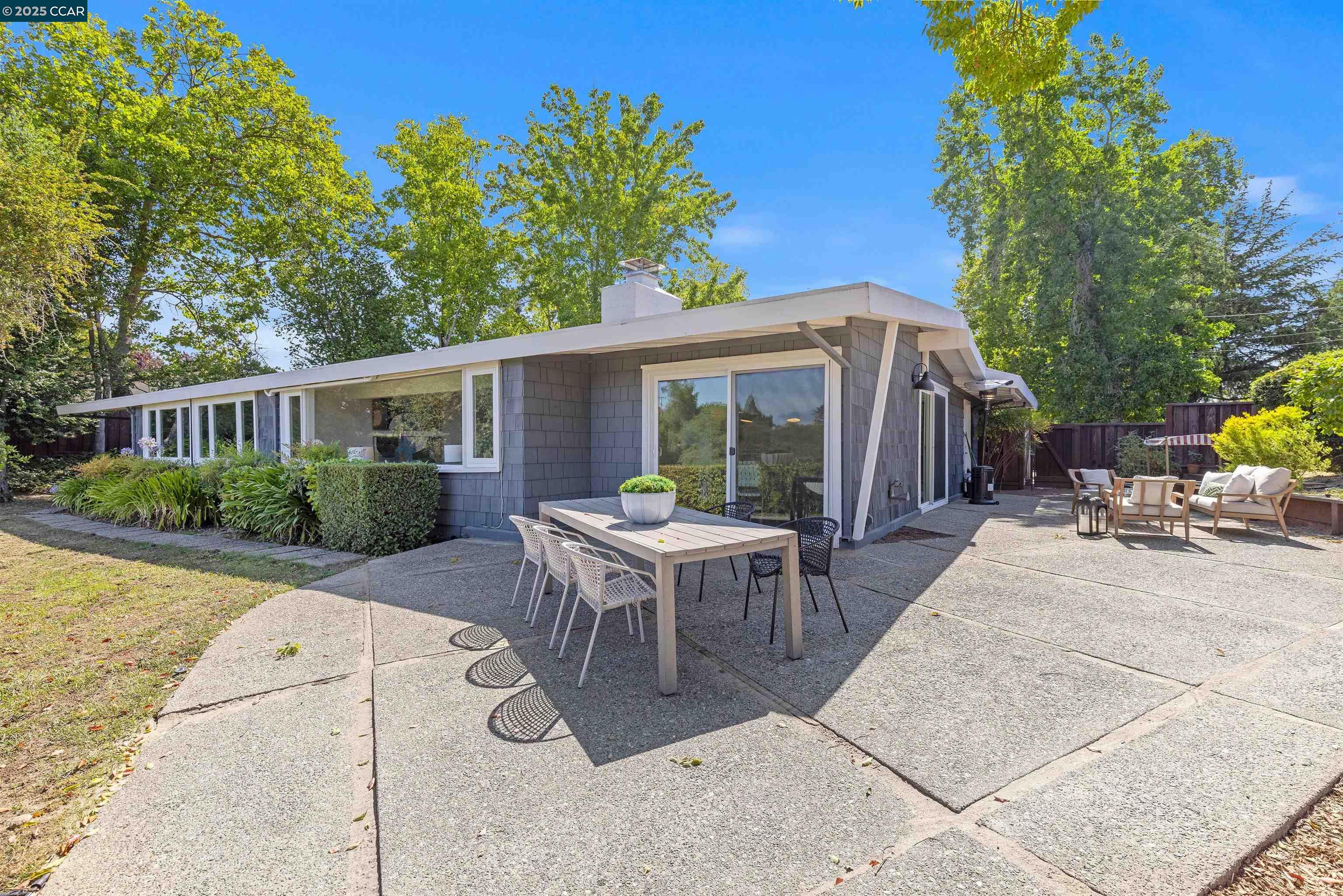 Detail Gallery Image 35 of 47 For 117 Estates Dr, Orinda,  CA 94563 - 4 Beds | 2 Baths