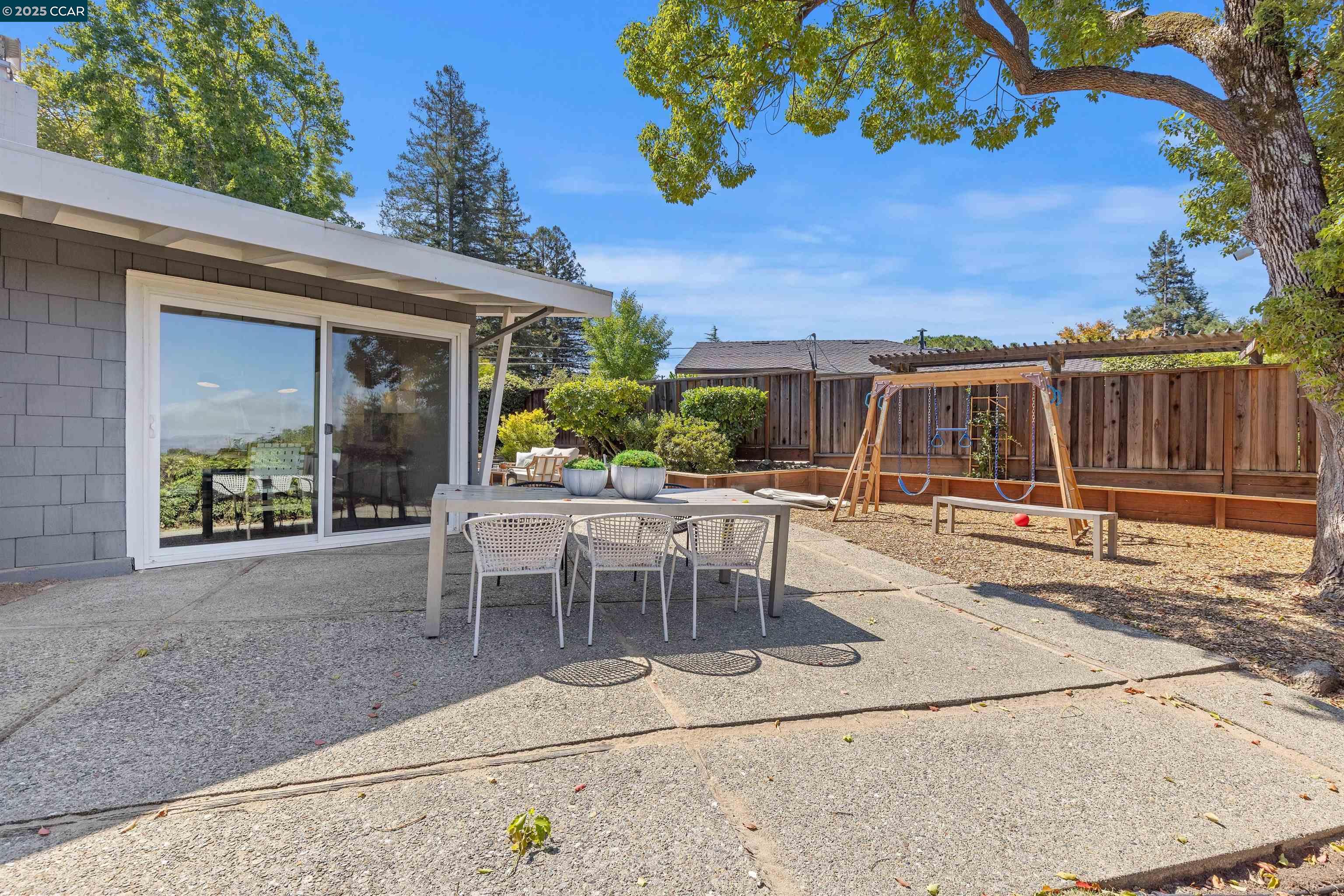 Detail Gallery Image 37 of 47 For 117 Estates Dr, Orinda,  CA 94563 - 4 Beds | 2 Baths