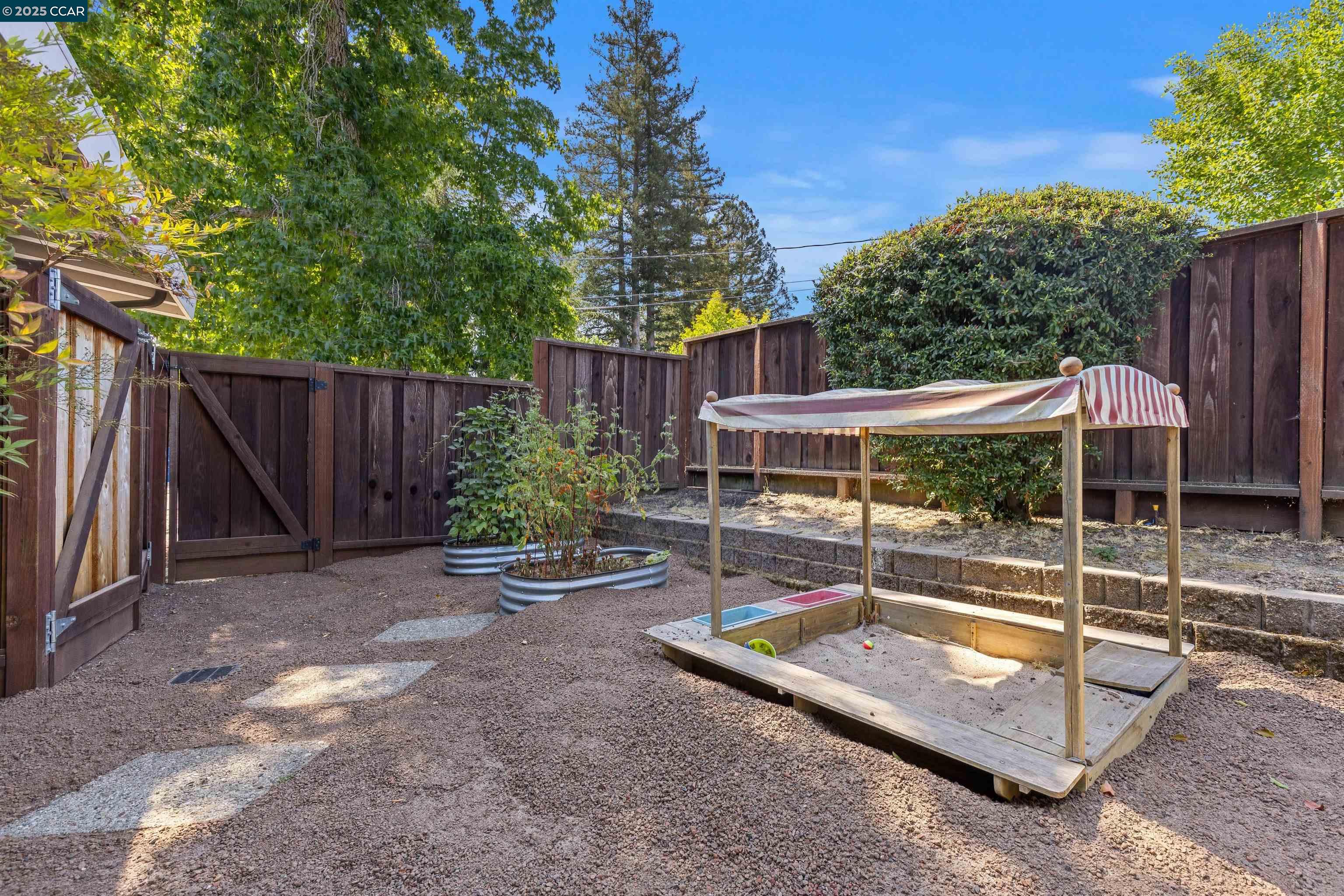 Detail Gallery Image 38 of 47 For 117 Estates Dr, Orinda,  CA 94563 - 4 Beds | 2 Baths