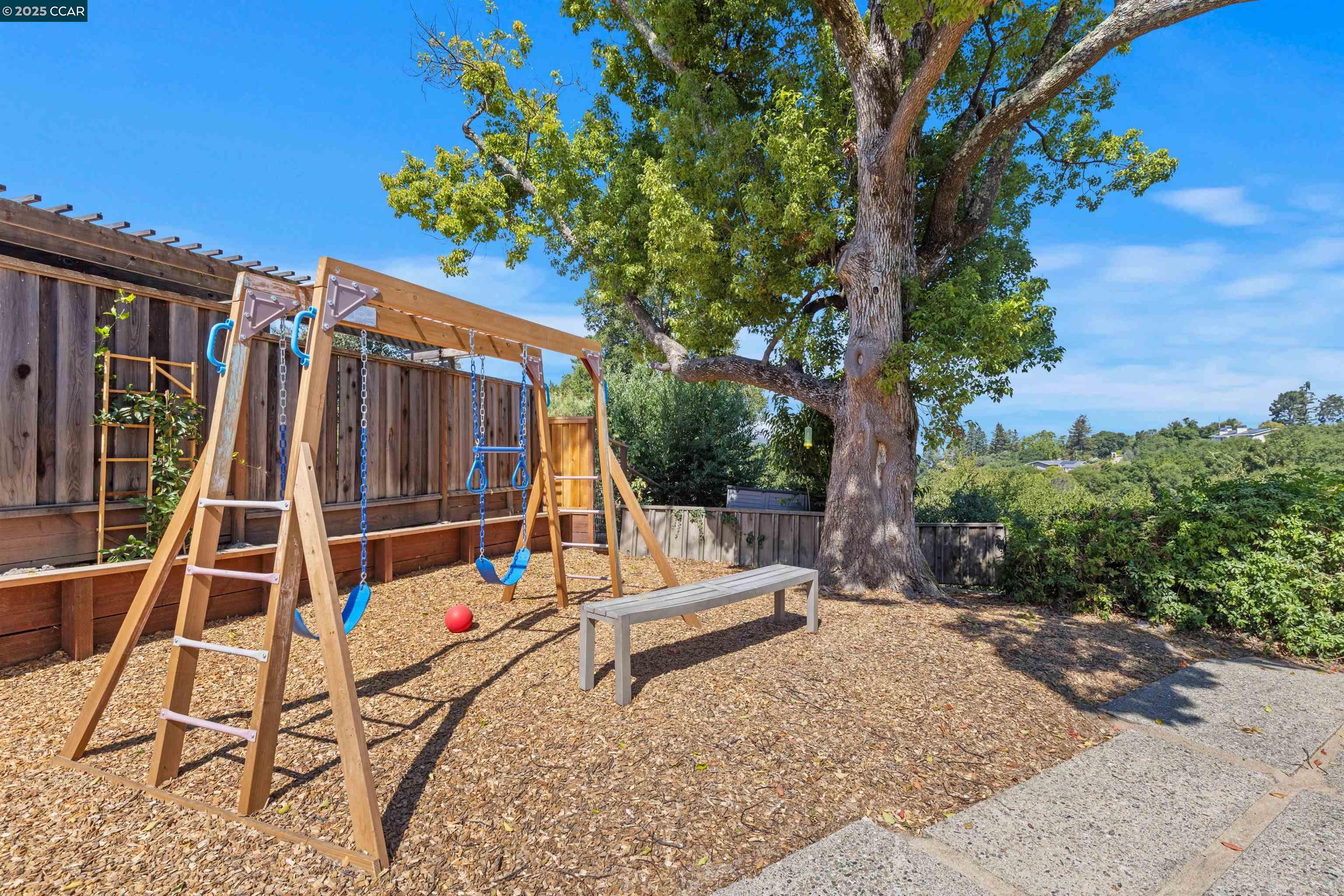 Detail Gallery Image 39 of 47 For 117 Estates Dr, Orinda,  CA 94563 - 4 Beds | 2 Baths