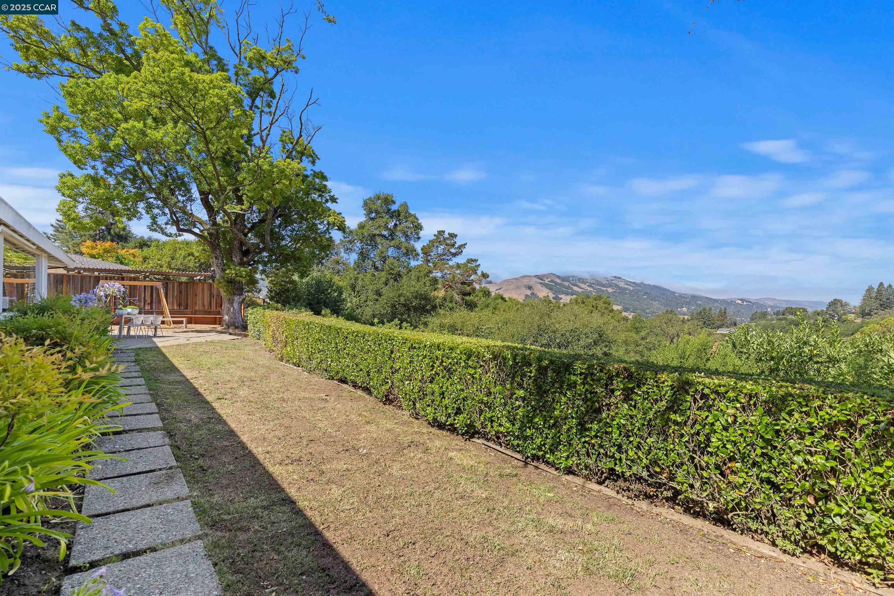 Detail Gallery Image 5 of 47 For 117 Estates Dr, Orinda,  CA 94563 - 4 Beds | 2 Baths