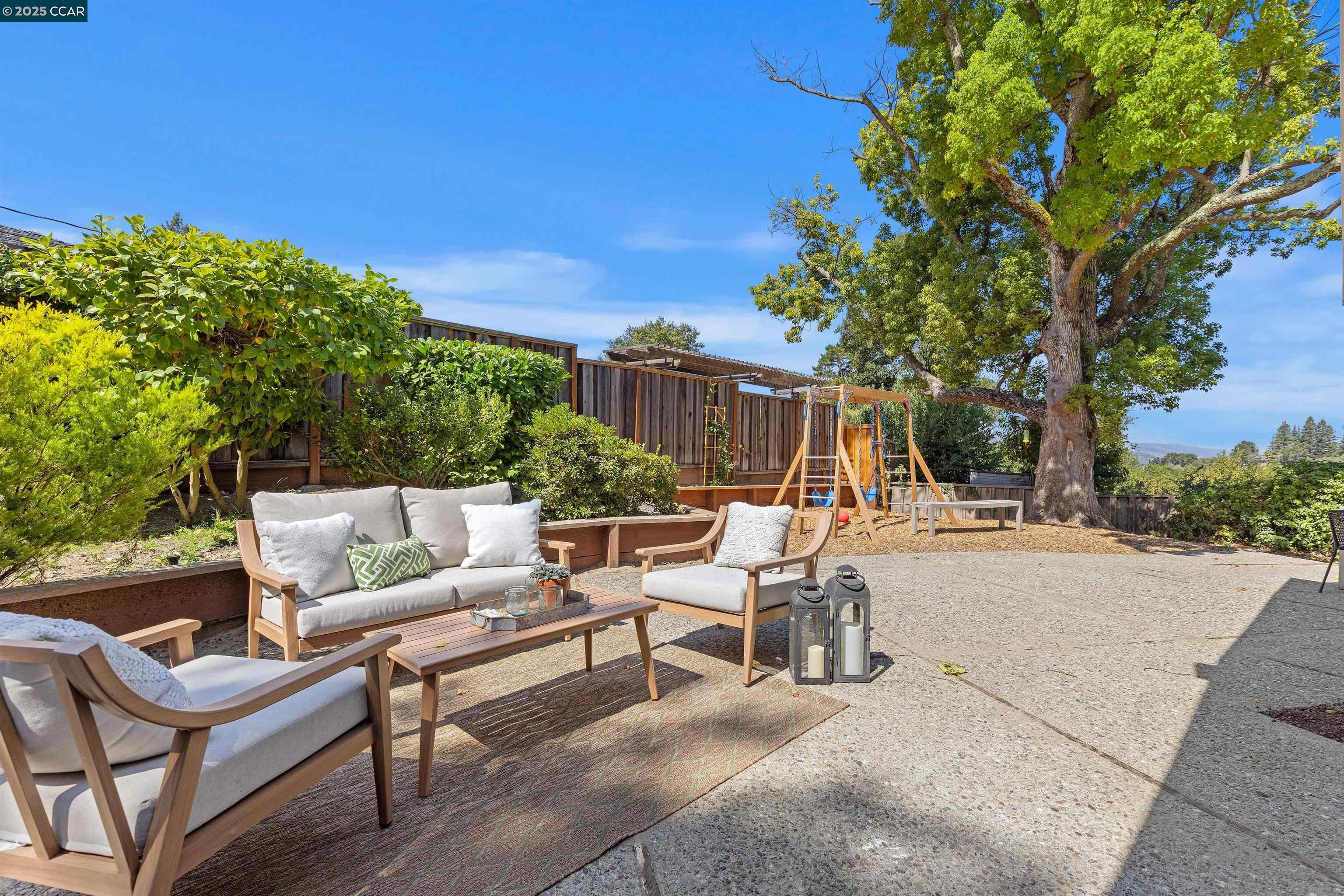 Detail Gallery Image 9 of 47 For 117 Estates Dr, Orinda,  CA 94563 - 4 Beds | 2 Baths