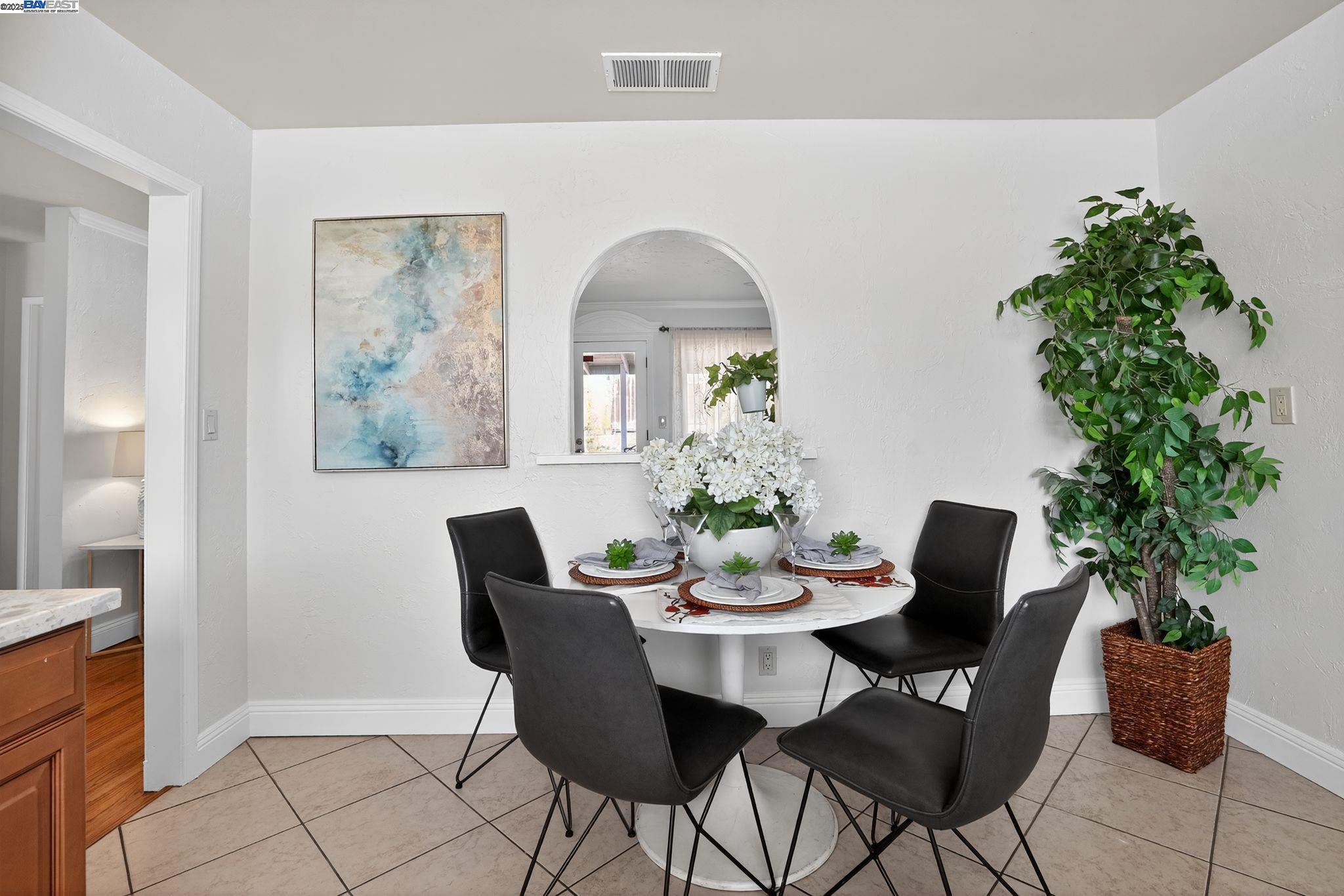 Detail Gallery Image 14 of 30 For 8578 Deervale Rd, Dublin,  CA 94568 - 3 Beds | 2 Baths