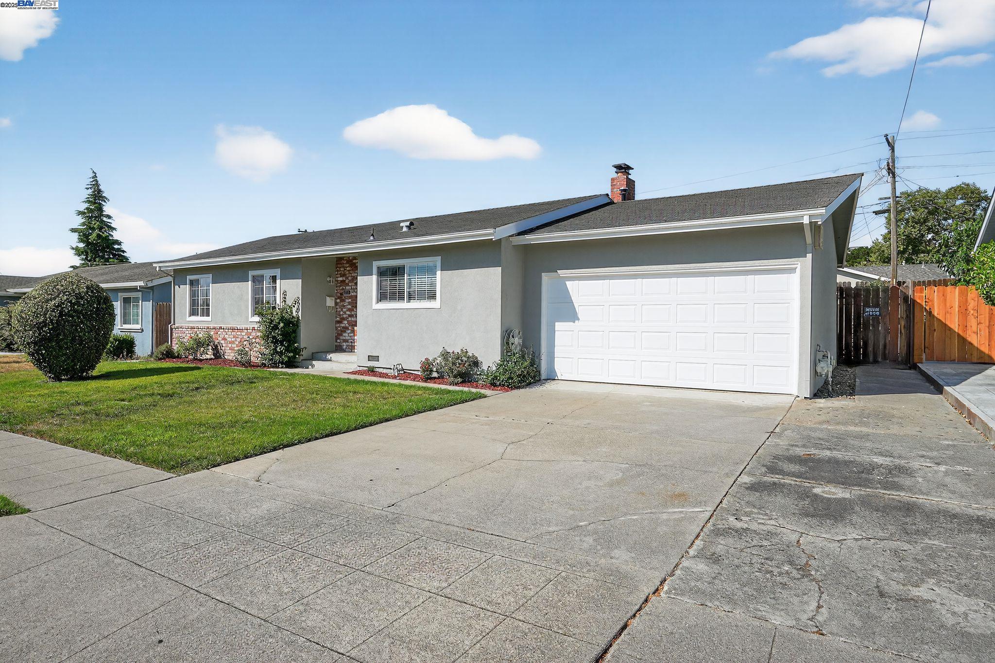 Detail Gallery Image 3 of 30 For 8578 Deervale Rd, Dublin,  CA 94568 - 3 Beds | 2 Baths