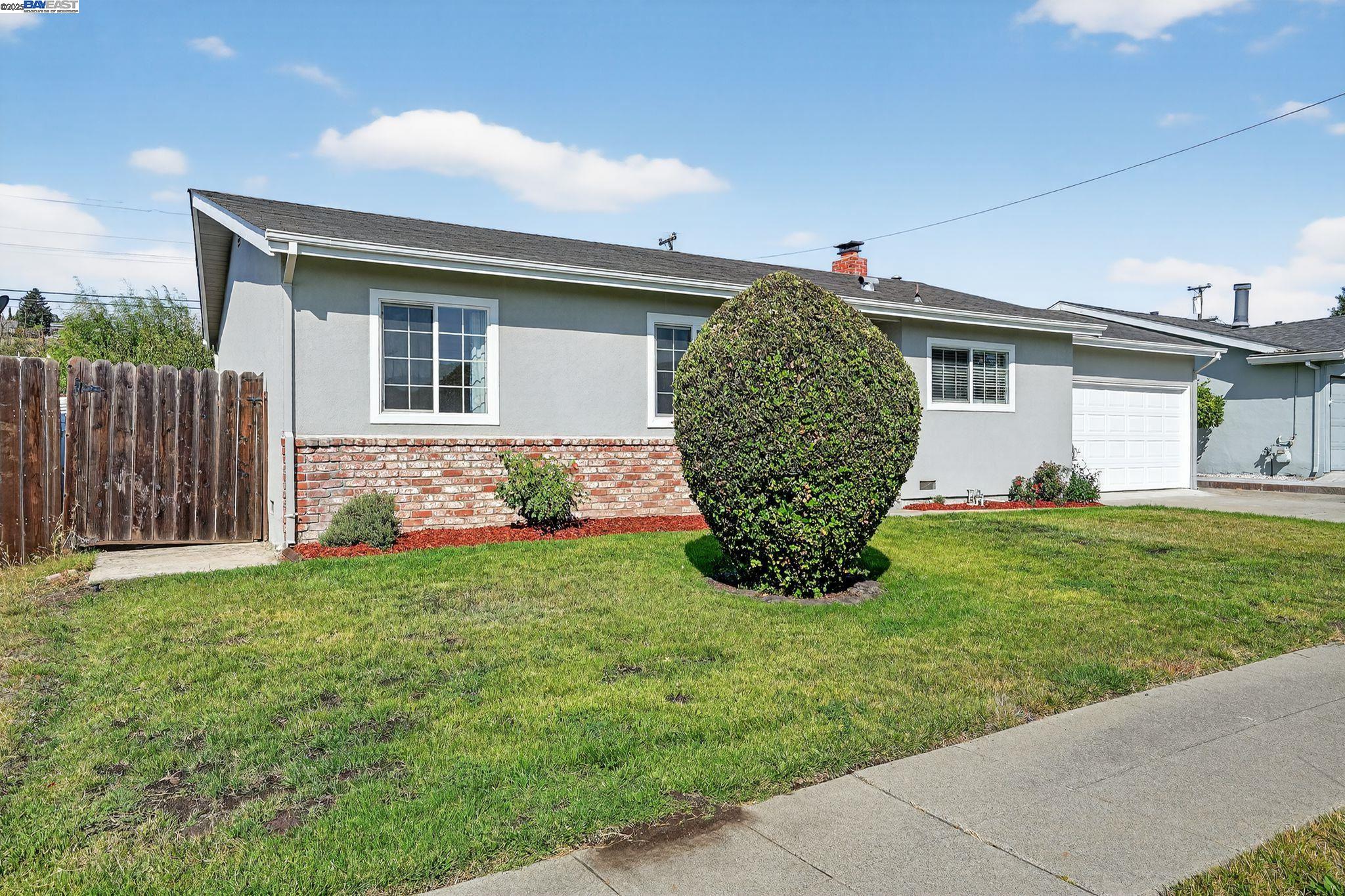 Detail Gallery Image 4 of 30 For 8578 Deervale Rd, Dublin,  CA 94568 - 3 Beds | 2 Baths