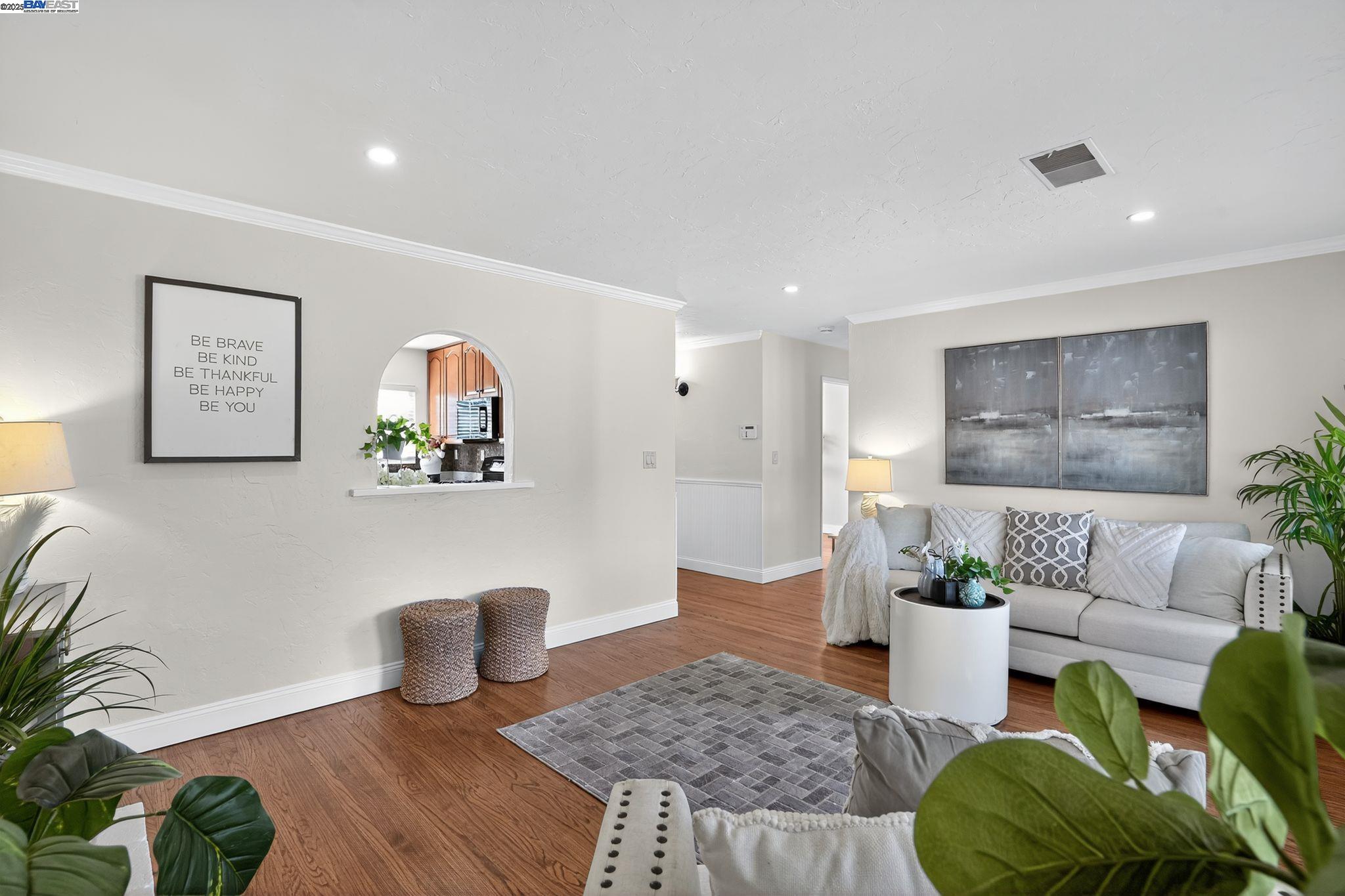 Detail Gallery Image 5 of 30 For 8578 Deervale Rd, Dublin,  CA 94568 - 3 Beds | 2 Baths