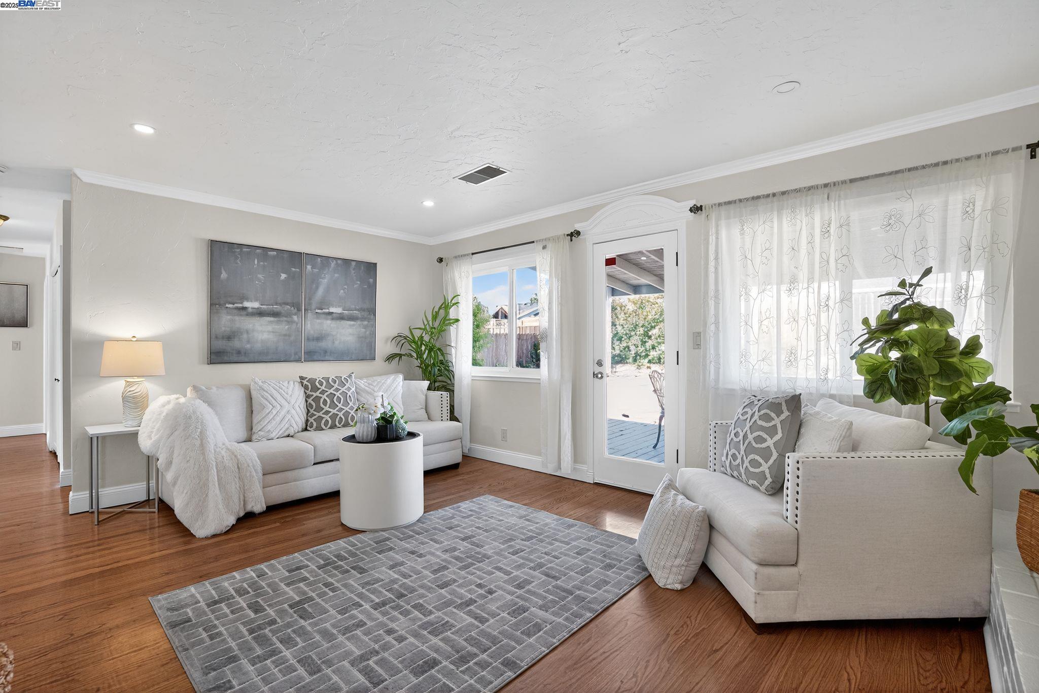 Detail Gallery Image 6 of 30 For 8578 Deervale Rd, Dublin,  CA 94568 - 3 Beds | 2 Baths