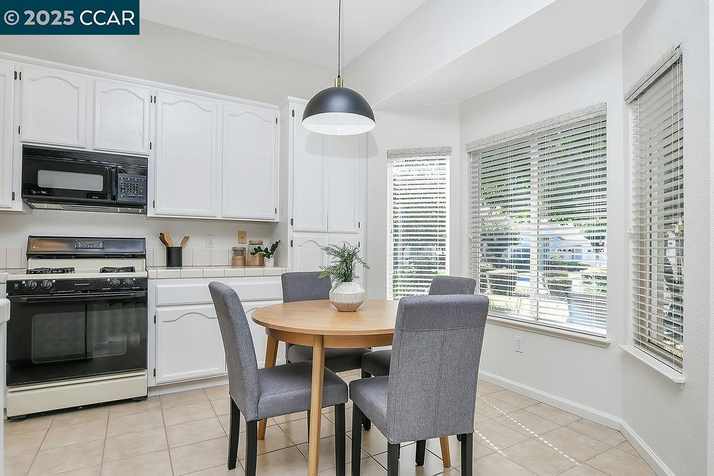 Detail Gallery Image 11 of 39 For 1680 Roxbury Way, Brentwood,  CA 94513 - 2 Beds | 2 Baths