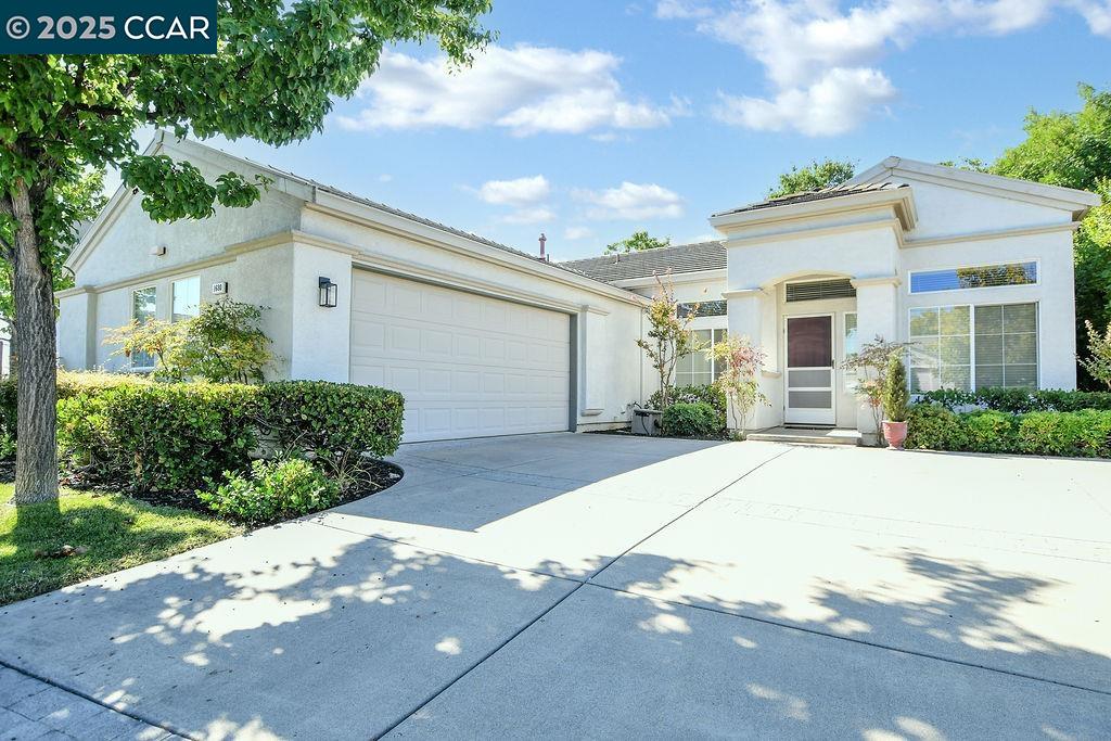 Detail Gallery Image 3 of 39 For 1680 Roxbury Way, Brentwood,  CA 94513 - 2 Beds | 2 Baths
