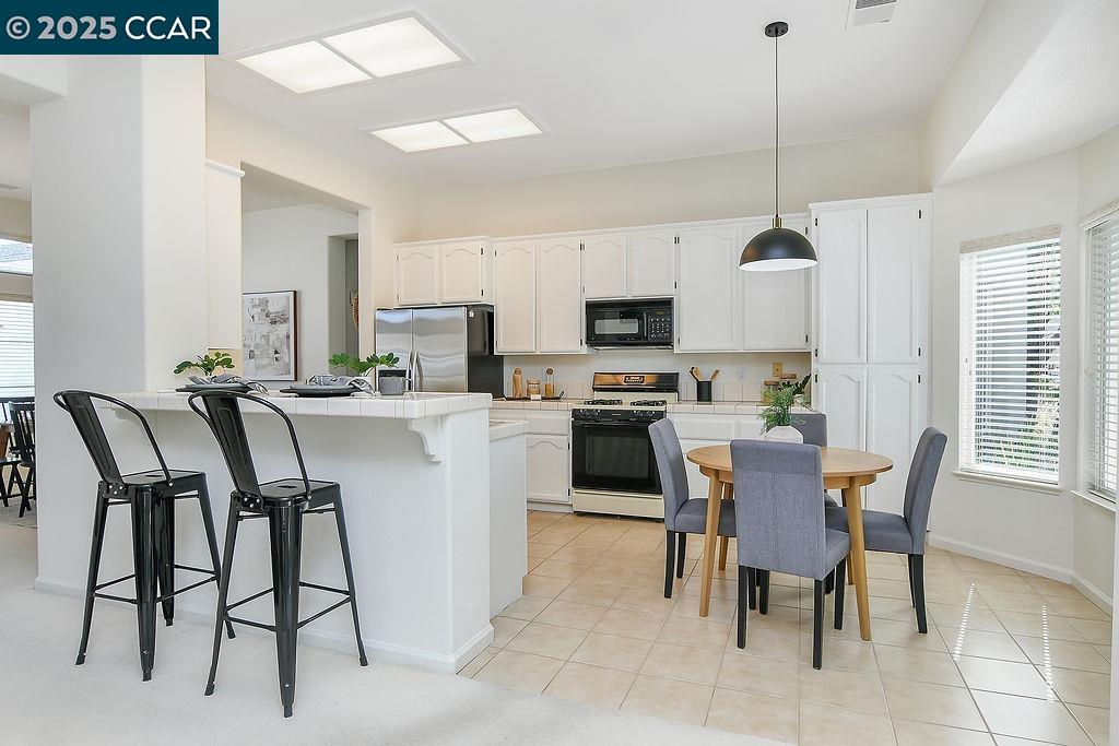 Detail Gallery Image 8 of 39 For 1680 Roxbury Way, Brentwood,  CA 94513 - 2 Beds | 2 Baths
