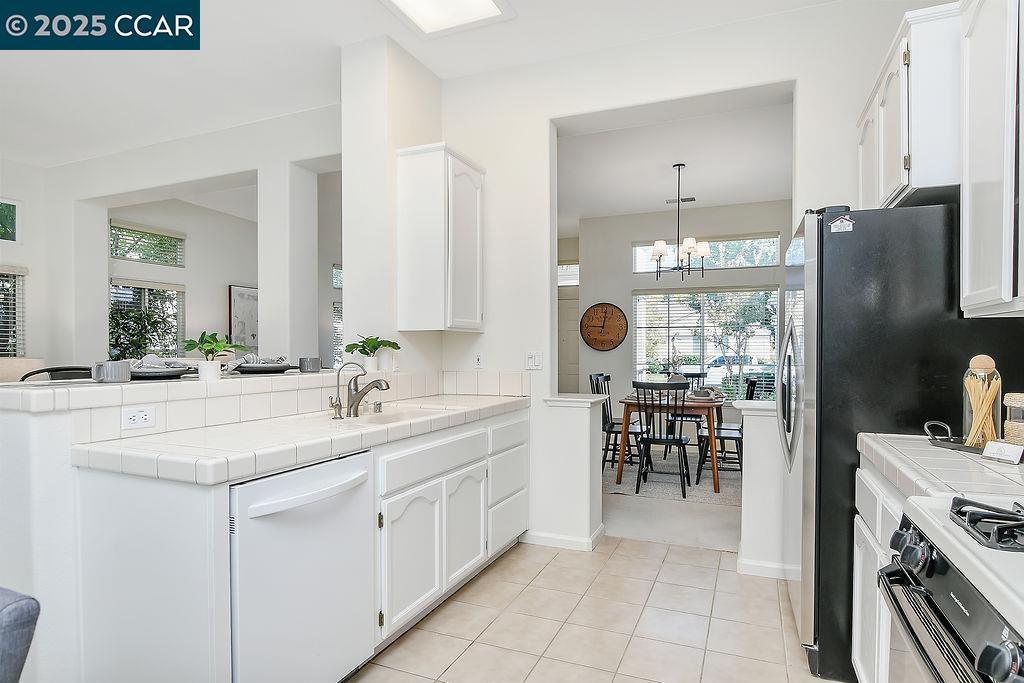 Detail Gallery Image 10 of 39 For 1680 Roxbury Way, Brentwood,  CA 94513 - 2 Beds | 2 Baths