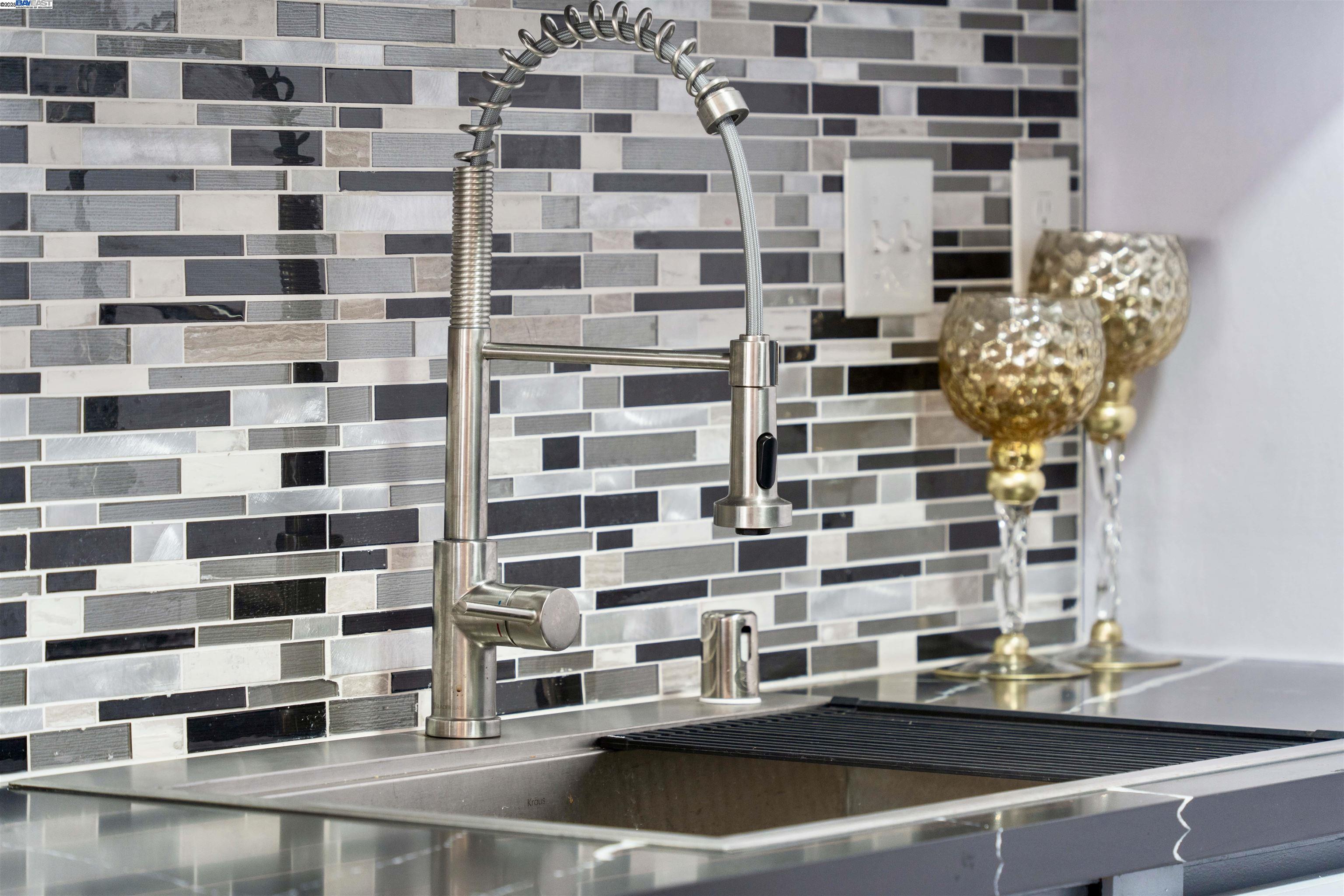 Detail Gallery Image 11 of 30 For 2716 Oak Rd #111,  Walnut Creek,  CA 94597 - 2 Beds | 1 Baths