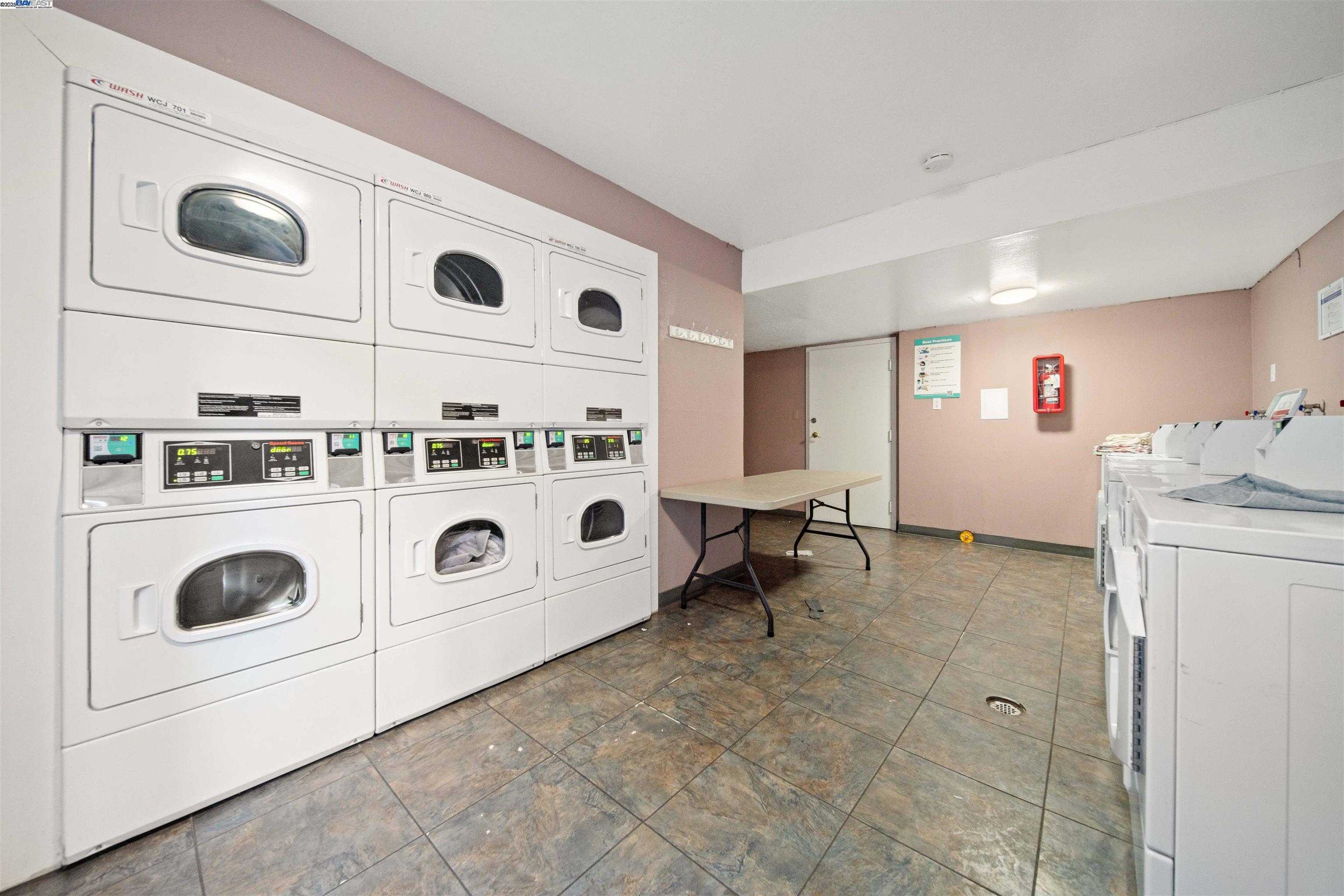 Detail Gallery Image 27 of 30 For 2716 Oak Rd #111,  Walnut Creek,  CA 94597 - 2 Beds | 1 Baths