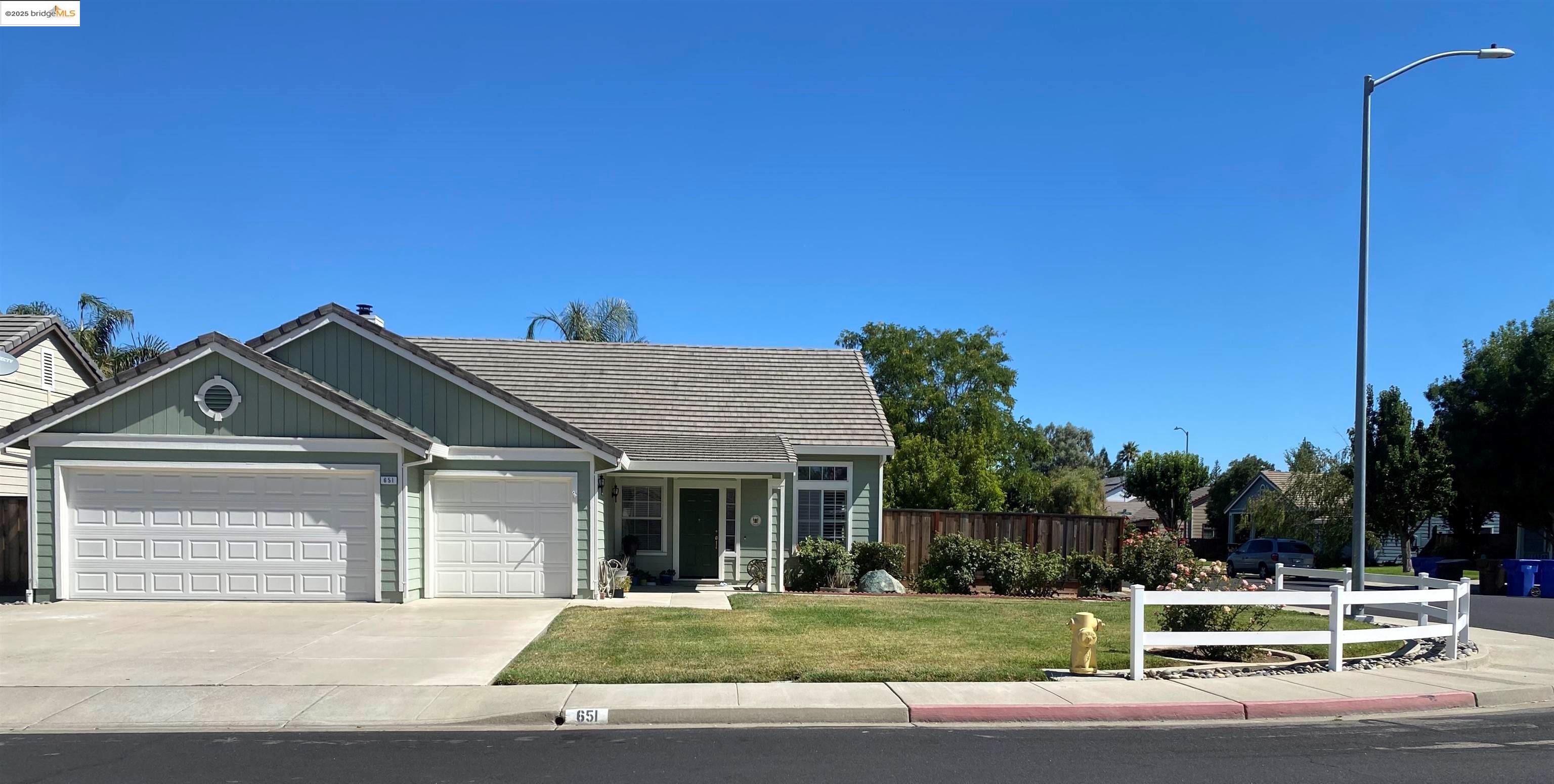 Wonderful single story home home up for Lease in a desired Brentwood area. 3 large bedrooms with two bathrooms. Formal living/dining room and family room/kitchen with a breakfast bar, granite counters and a eat in kitchen area. Manufactured wood floors throughout. The back yard has a huge over hang and a big concrete patio, fruit trees, paved side yard and the other side has trees and is not paved. This home has a 3 car garage and it is on a corner lot.  Gardener included.     Don't let this one slip away!