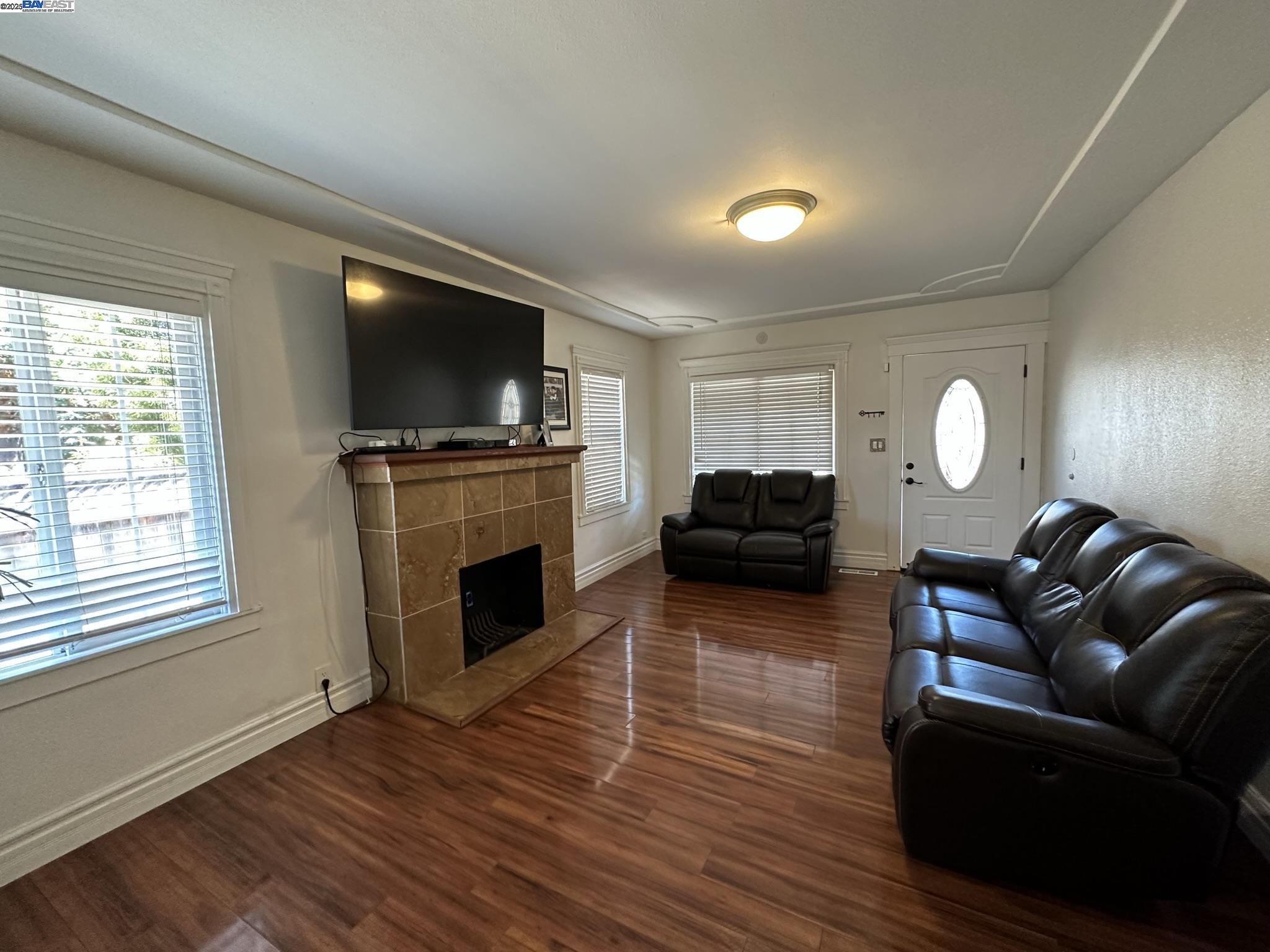 Detail Gallery Image 3 of 17 For 4239 Quigley Pl, Oakland,  CA 94619 - 2 Beds | 1 Baths