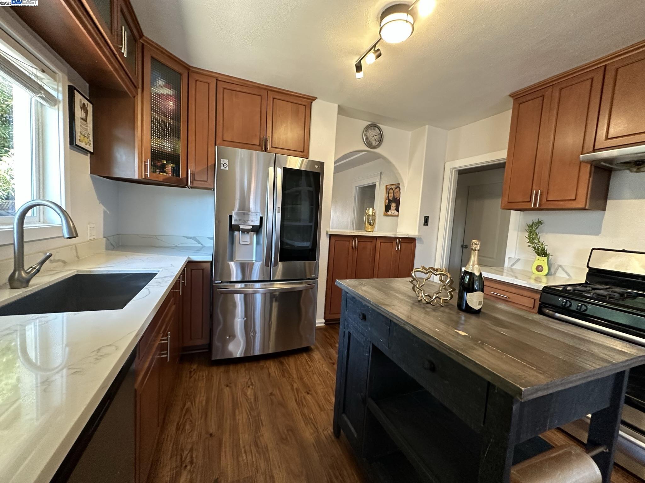 Detail Gallery Image 5 of 17 For 4239 Quigley Pl, Oakland,  CA 94619 - 2 Beds | 1 Baths