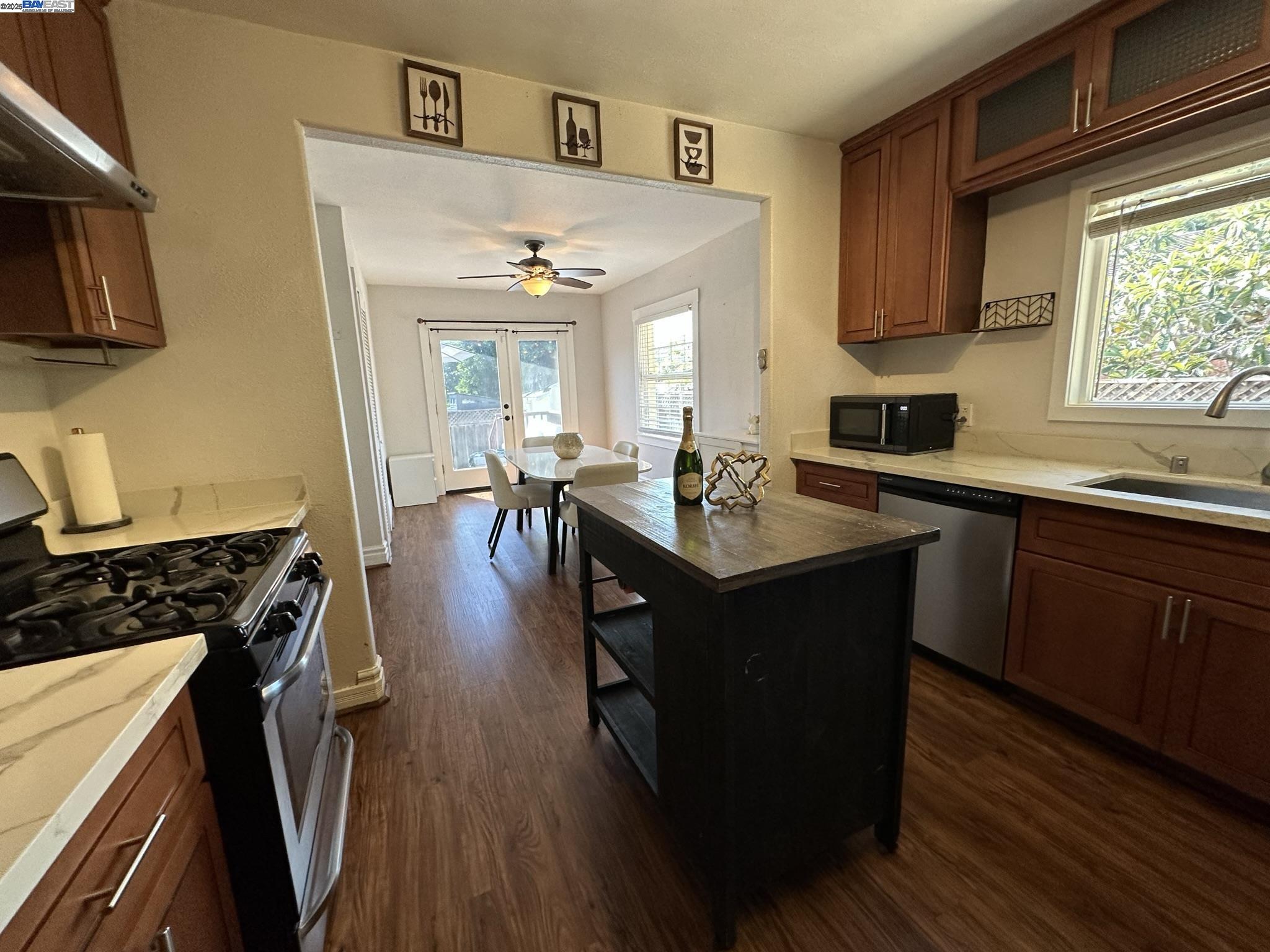 Detail Gallery Image 9 of 17 For 4239 Quigley Pl, Oakland,  CA 94619 - 2 Beds | 1 Baths