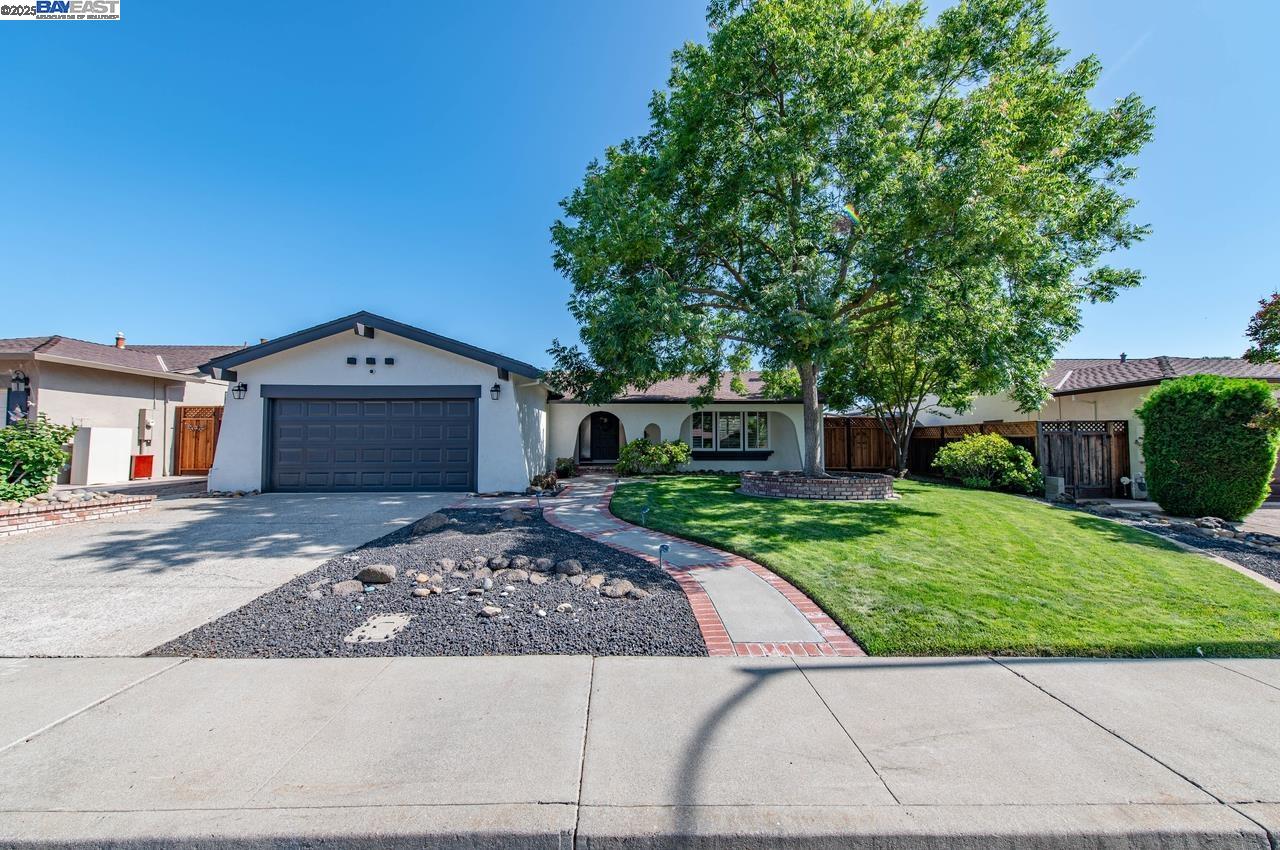Detail Gallery Image 1 of 45 For 139 Amber Way, Livermore,  CA 94550 - 3 Beds | 2 Baths