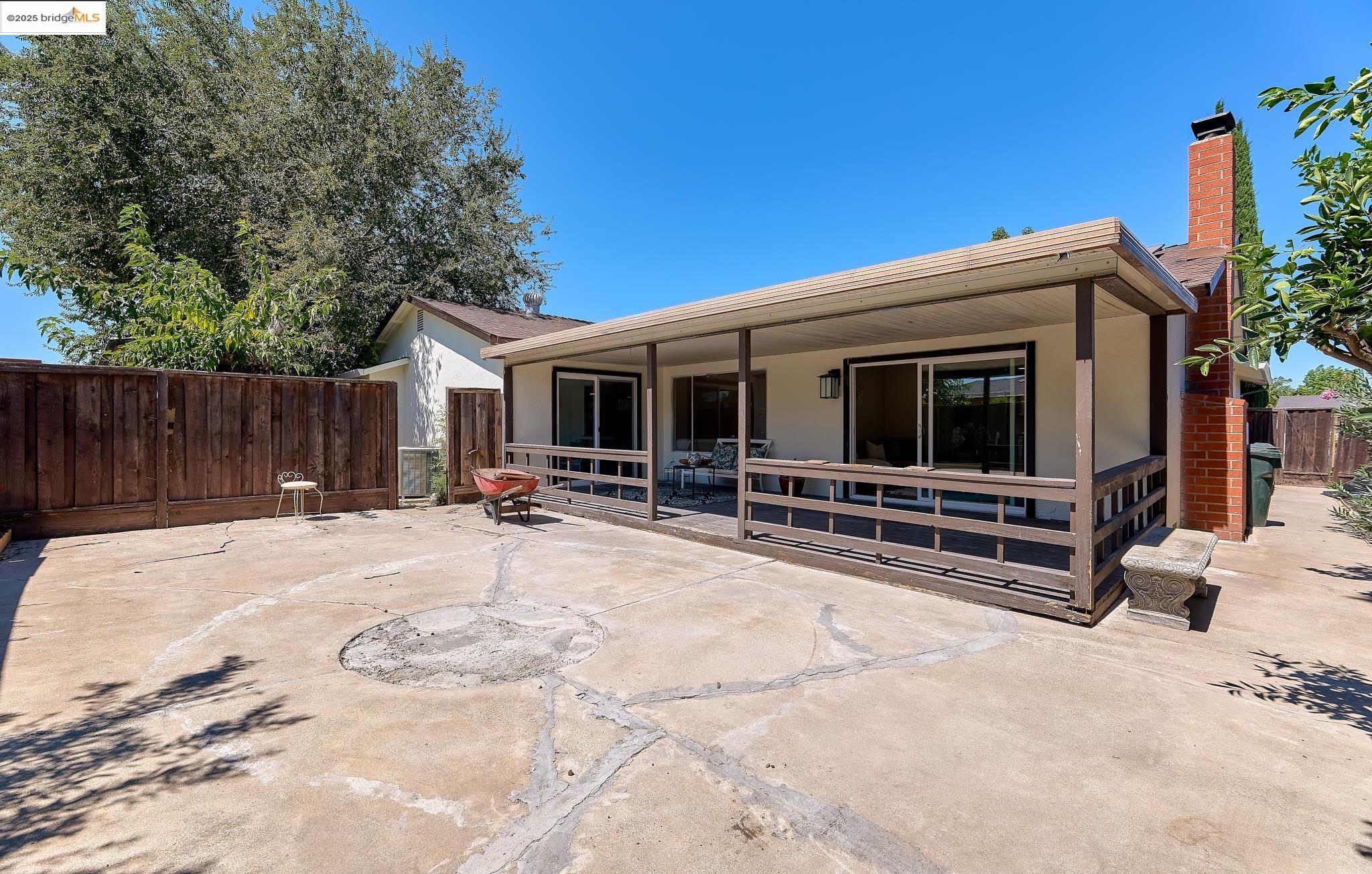 Detail Gallery Image 3 of 16 For 2117 Lopez, Antioch,  CA 94509 - 4 Beds | 2 Baths
