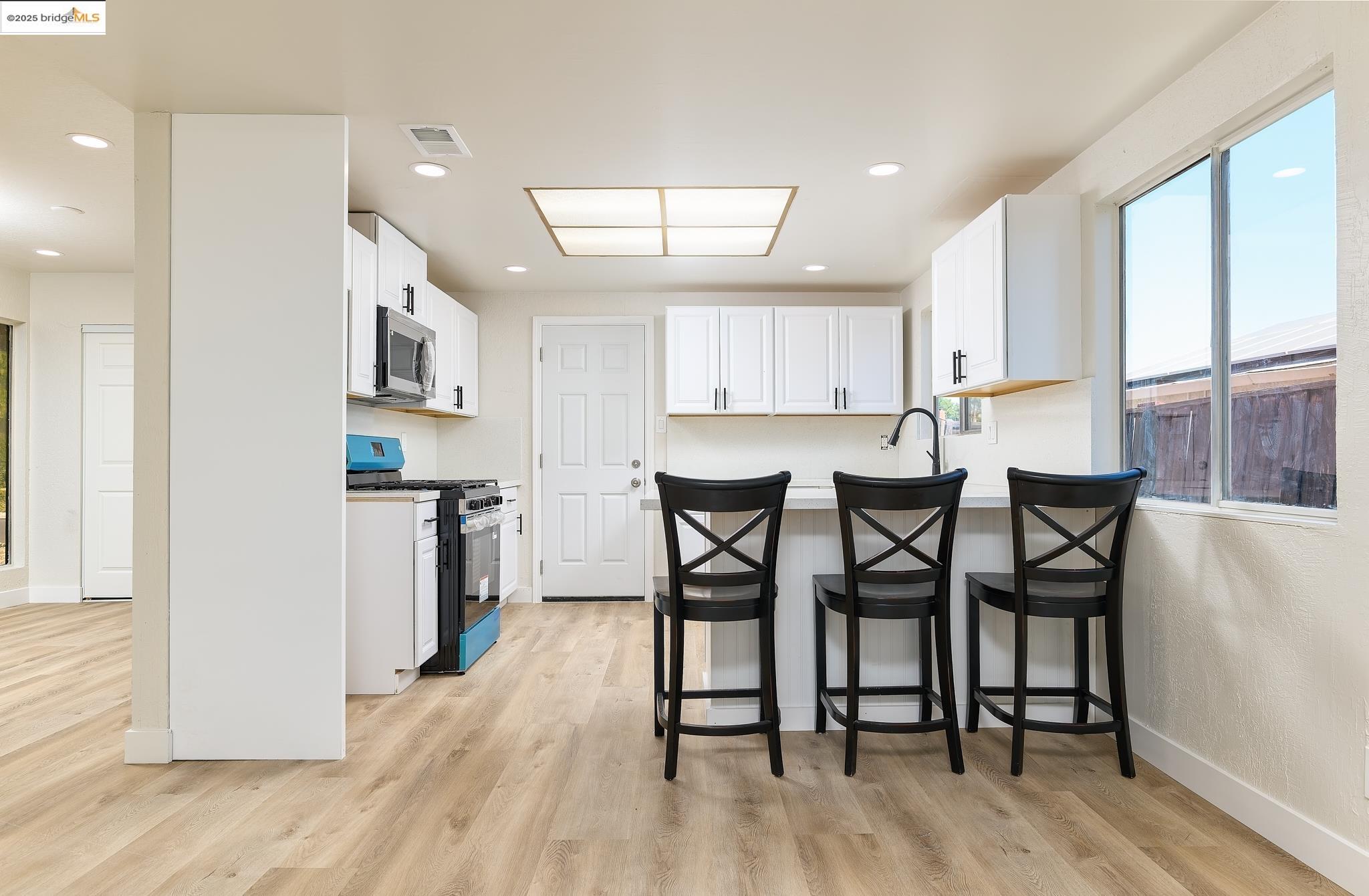 Detail Gallery Image 7 of 16 For 2117 Lopez, Antioch,  CA 94509 - 4 Beds | 2 Baths
