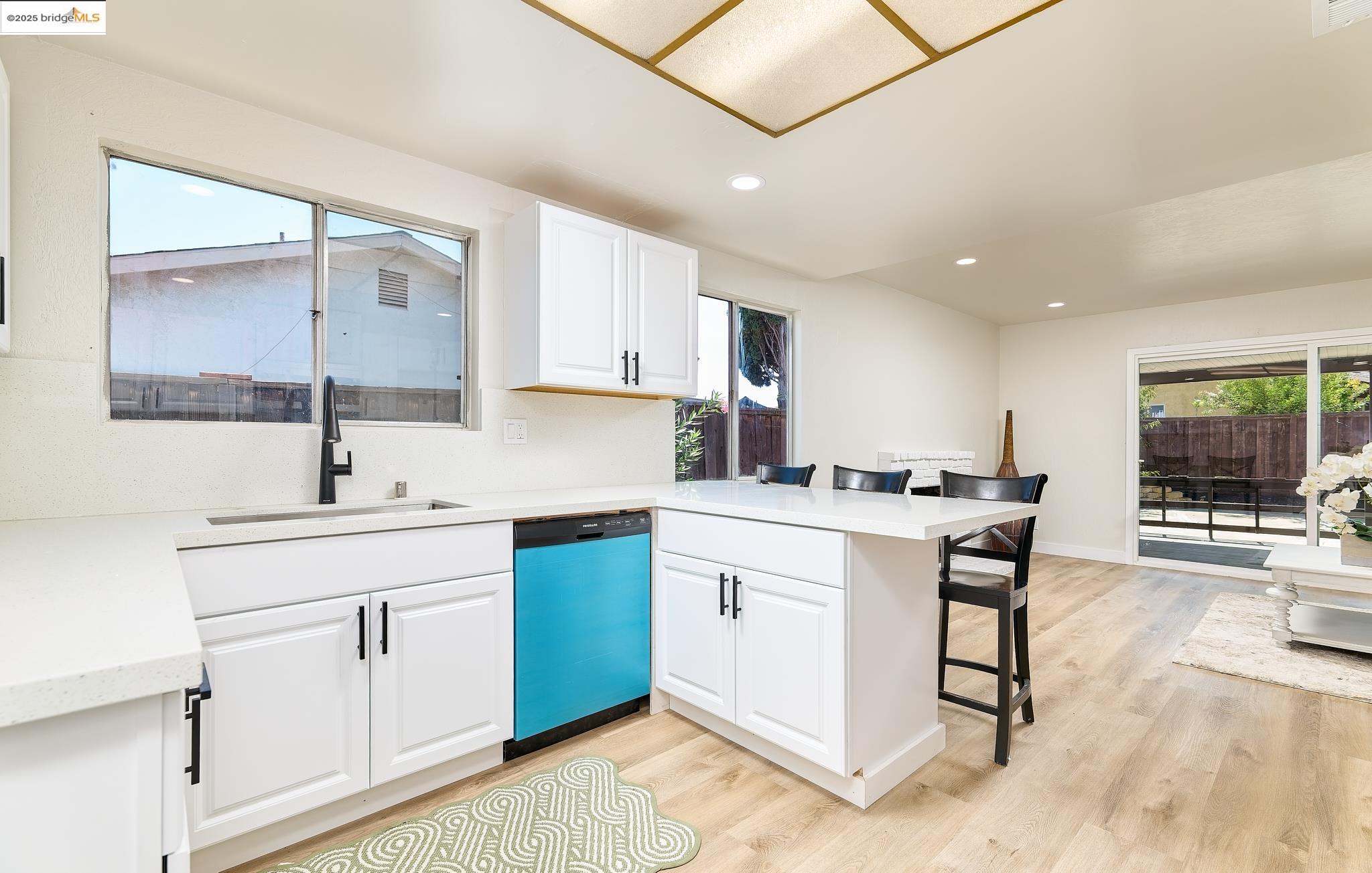 Detail Gallery Image 8 of 16 For 2117 Lopez, Antioch,  CA 94509 - 4 Beds | 2 Baths