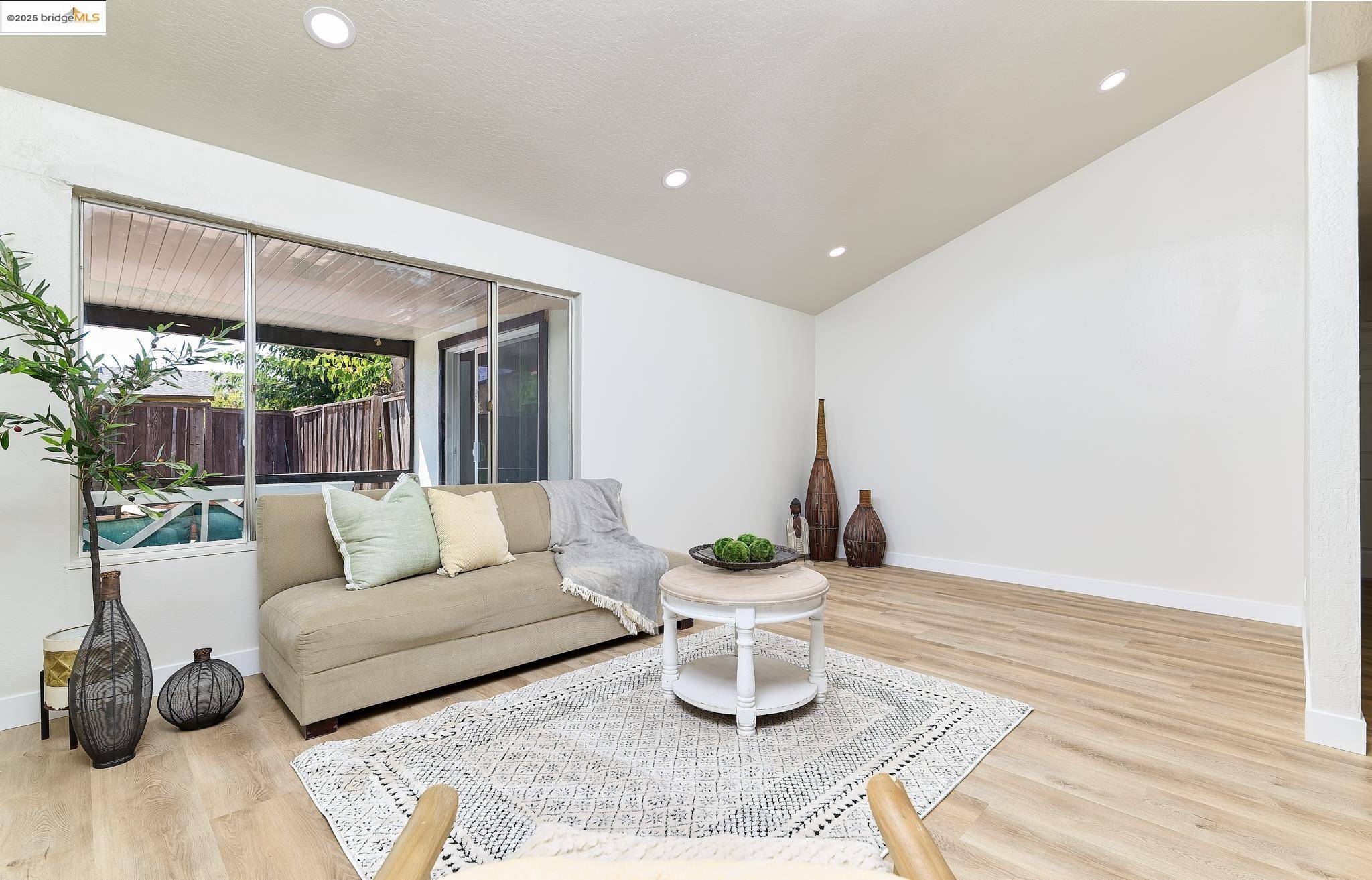 Detail Gallery Image 10 of 16 For 2117 Lopez, Antioch,  CA 94509 - 4 Beds | 2 Baths