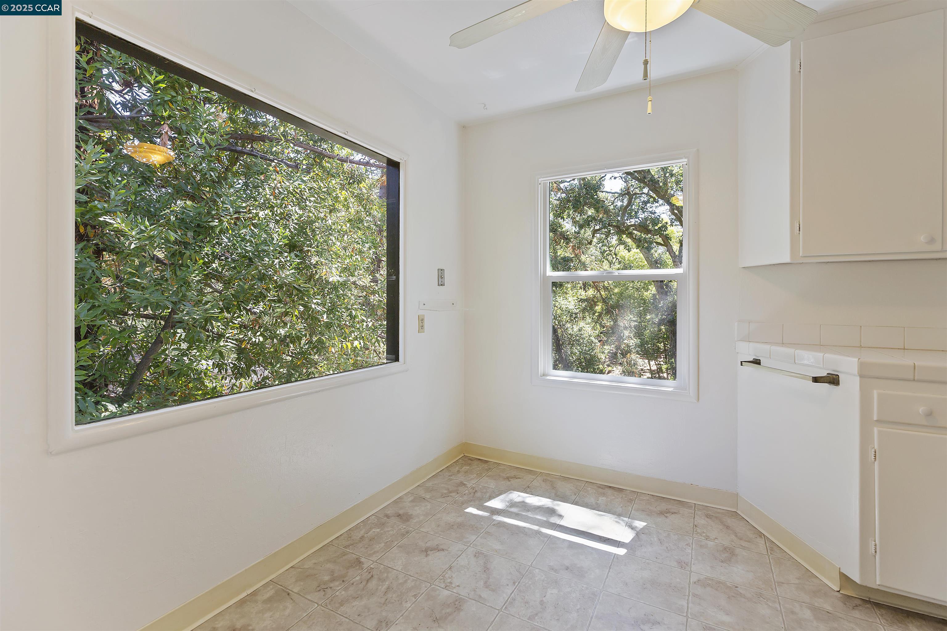 Detail Gallery Image 12 of 25 For 15 Los Amigos, Orinda,  CA 94563 - 3 Beds | 2 Baths