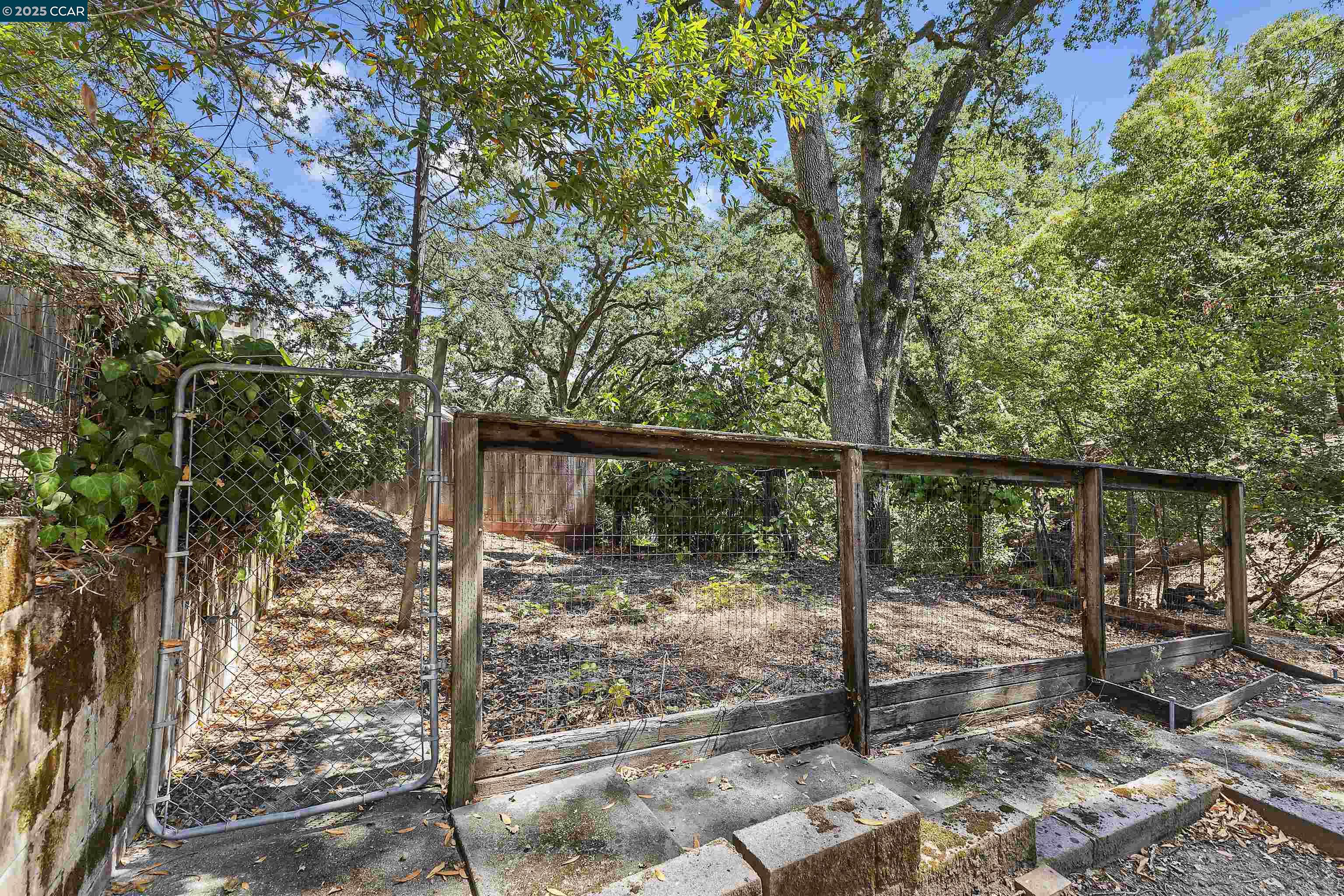 Detail Gallery Image 23 of 25 For 15 Los Amigos, Orinda,  CA 94563 - 3 Beds | 2 Baths