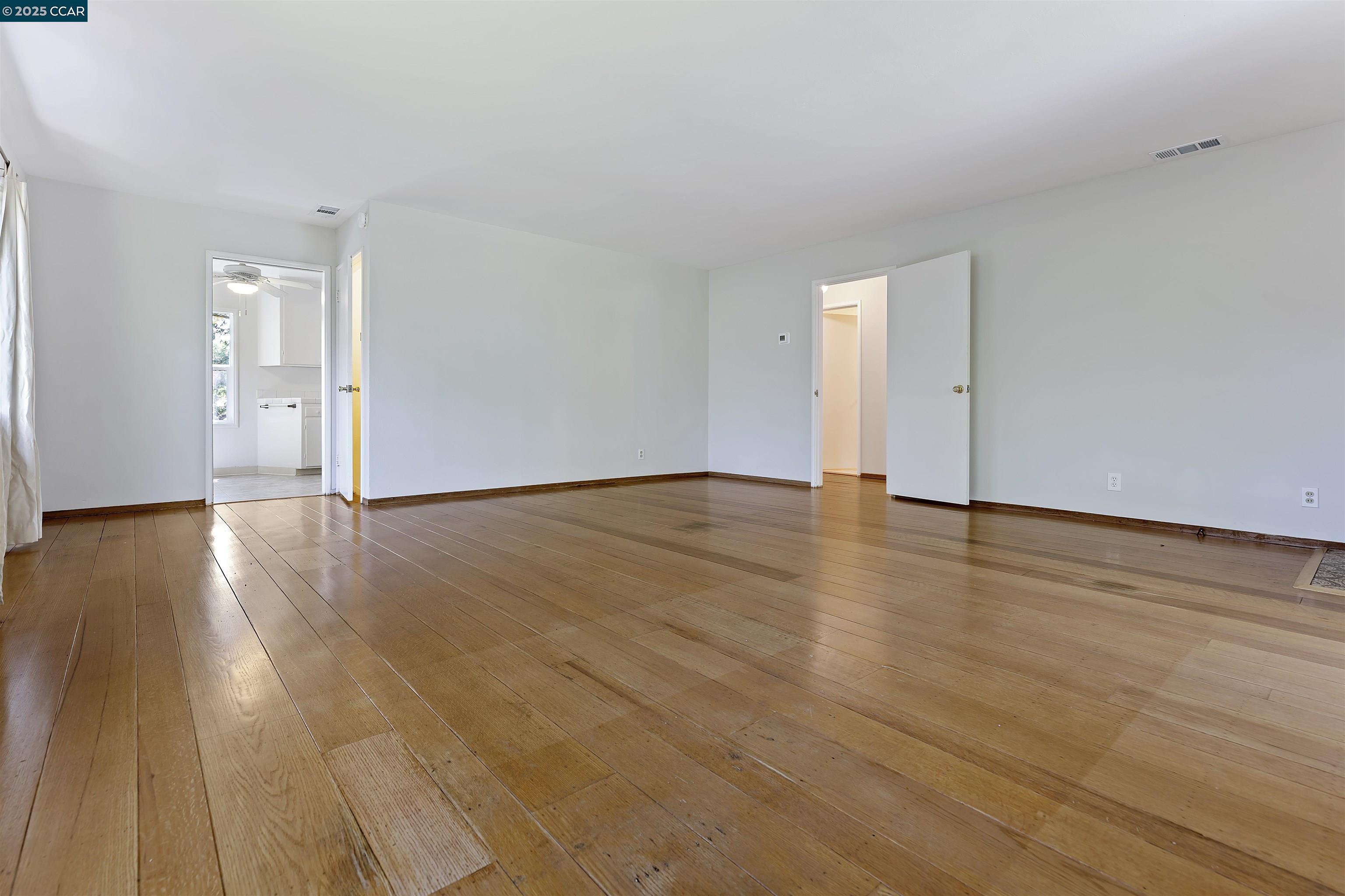 Detail Gallery Image 6 of 25 For 15 Los Amigos, Orinda,  CA 94563 - 3 Beds | 2 Baths