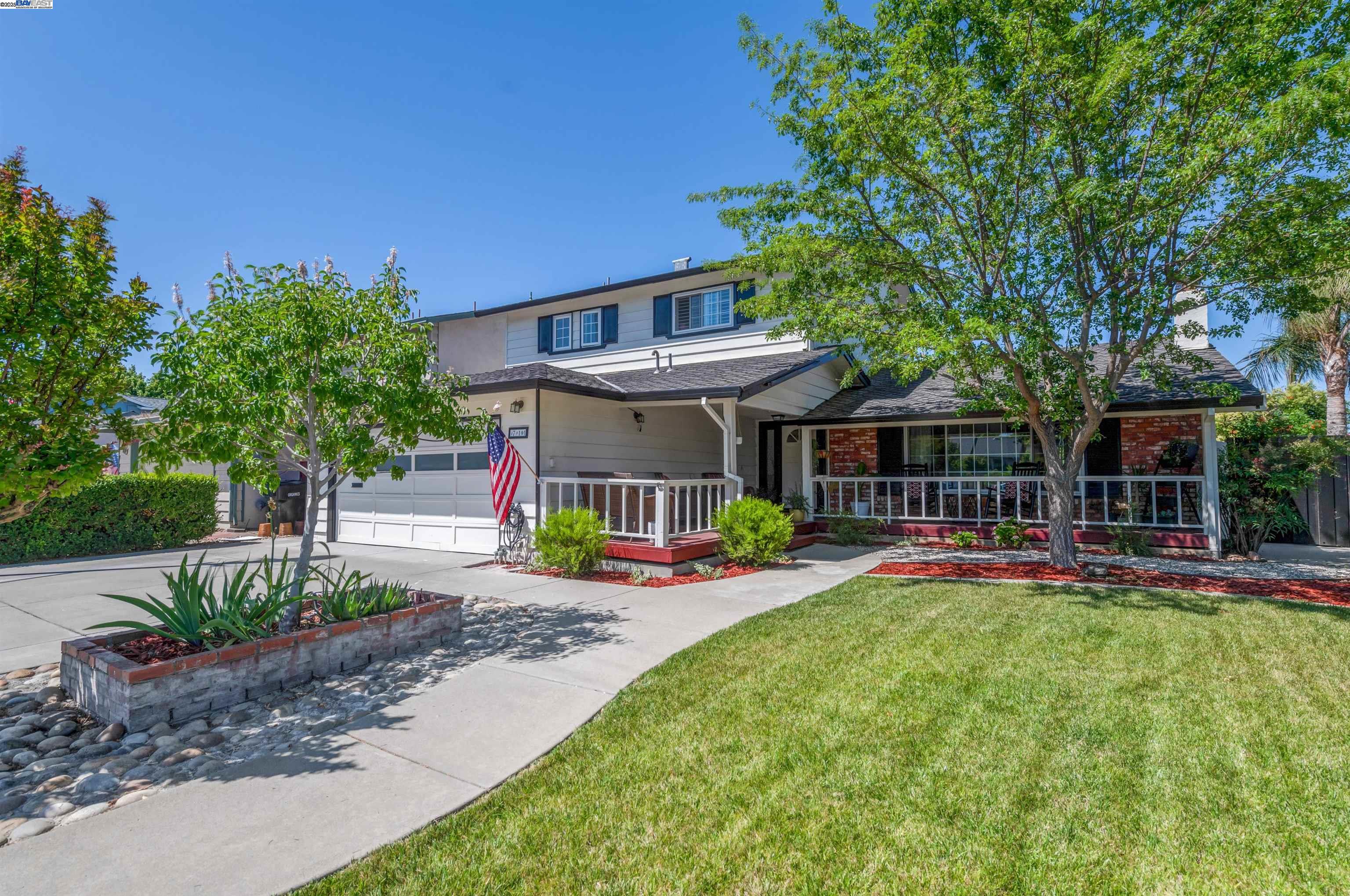 Detail Gallery Image 1 of 8 For 711 Catalina Drive, Livermore,  CA 94550 - 4 Beds | 3 Baths