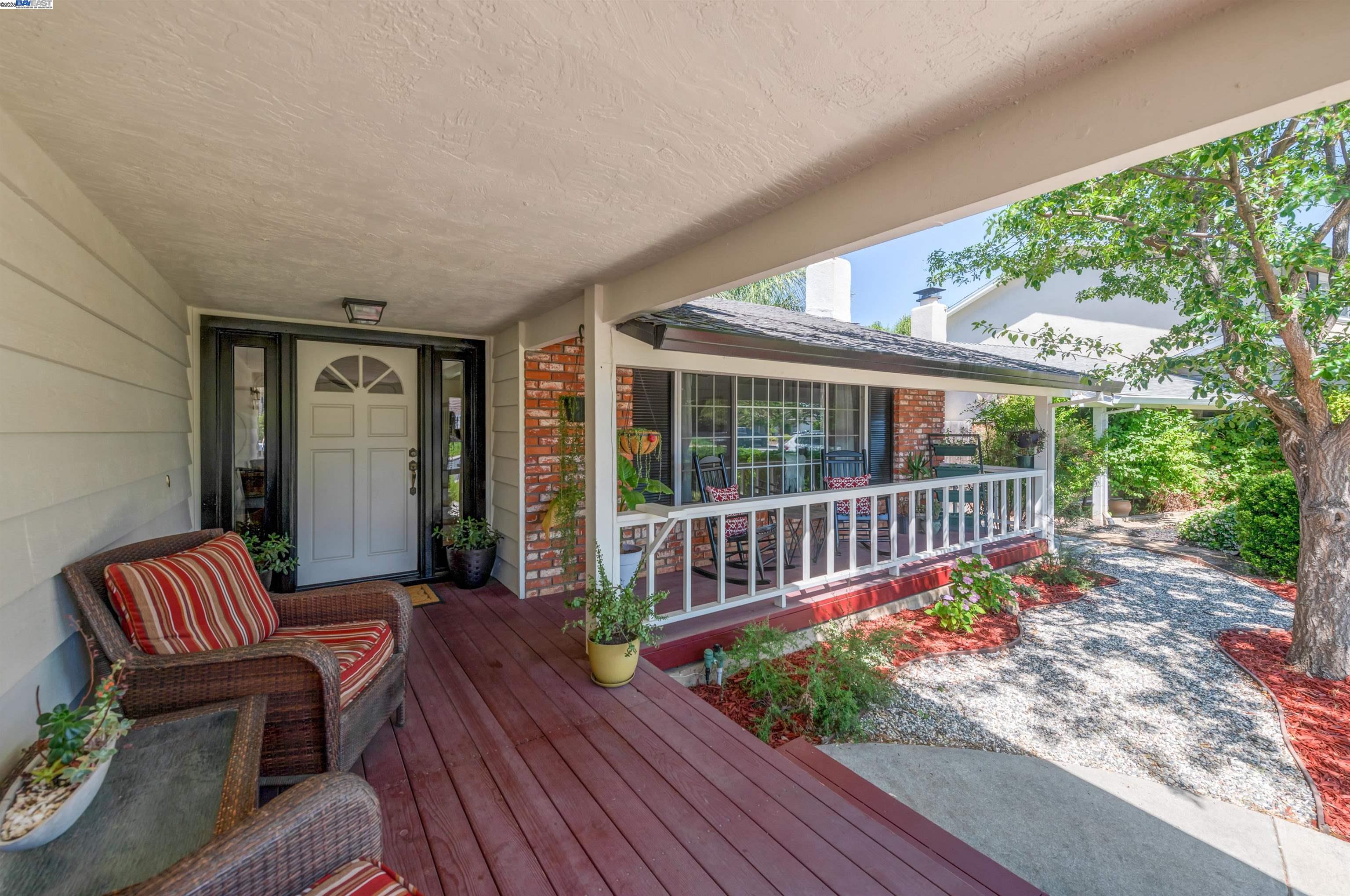Detail Gallery Image 3 of 8 For 711 Catalina Drive, Livermore,  CA 94550 - 4 Beds | 3 Baths