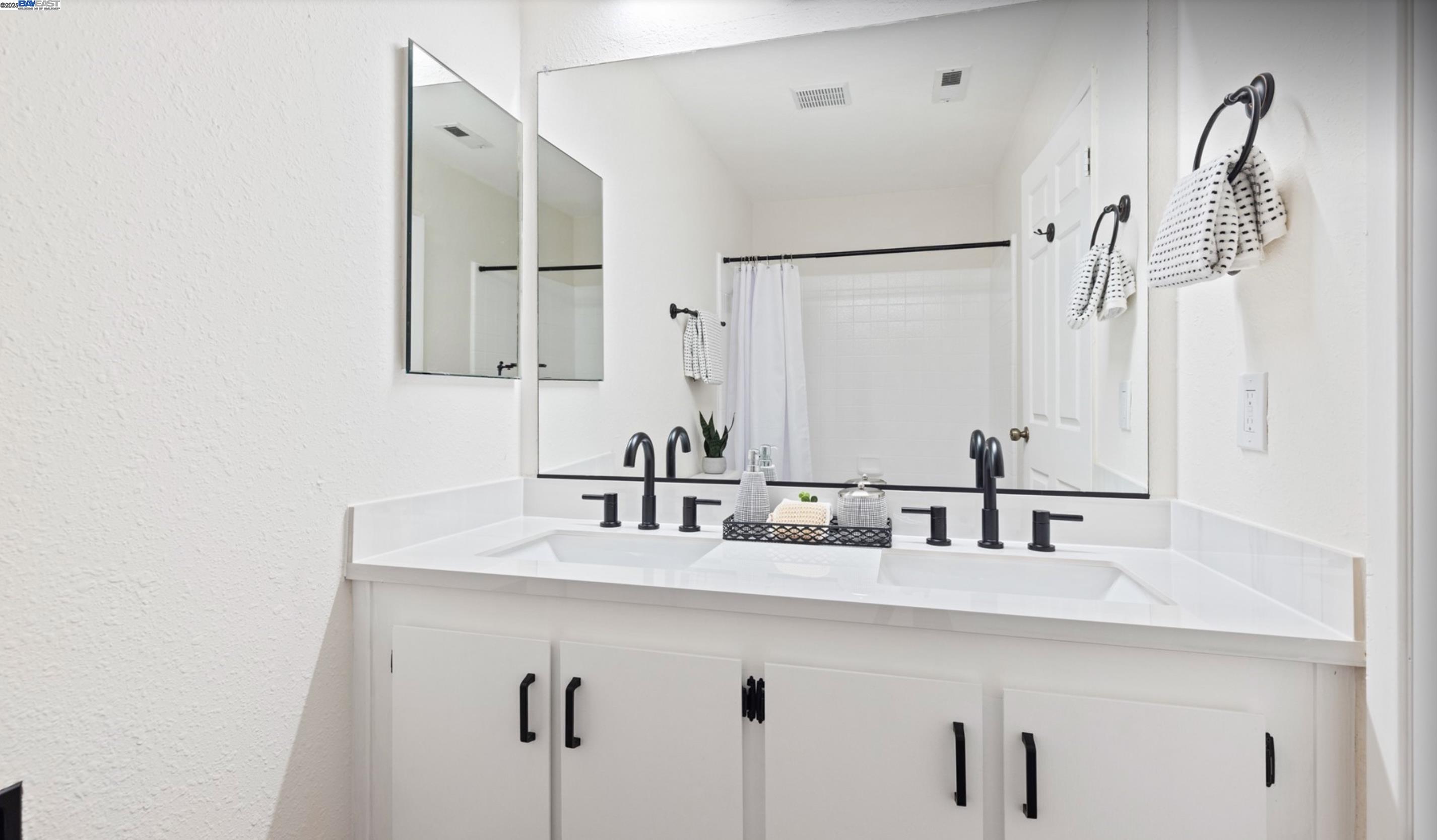 Detail Gallery Image 17 of 36 For 21062 Gary Dr #313,  Hayward,  CA 94546 - 2 Beds | 2 Baths